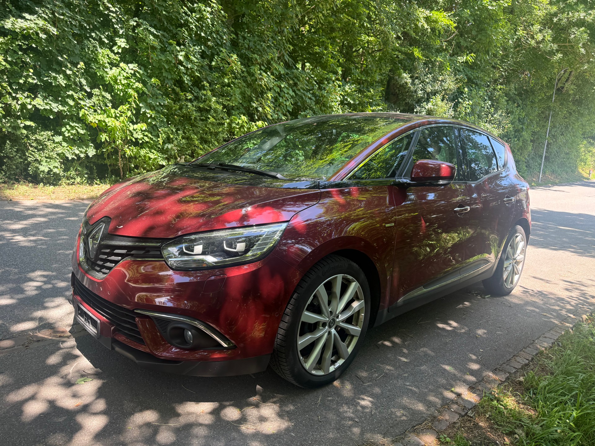RENAULT Scénic 1.2 16V Turbo Bose-image-1