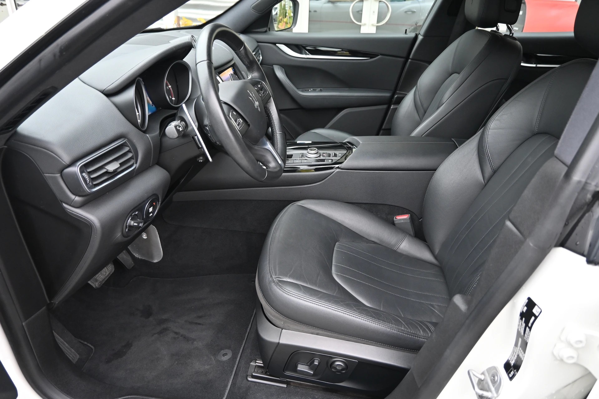MASERATI Levante D 3.0 V6 Automatica 4X4 275PS (CH Auto)-image-9