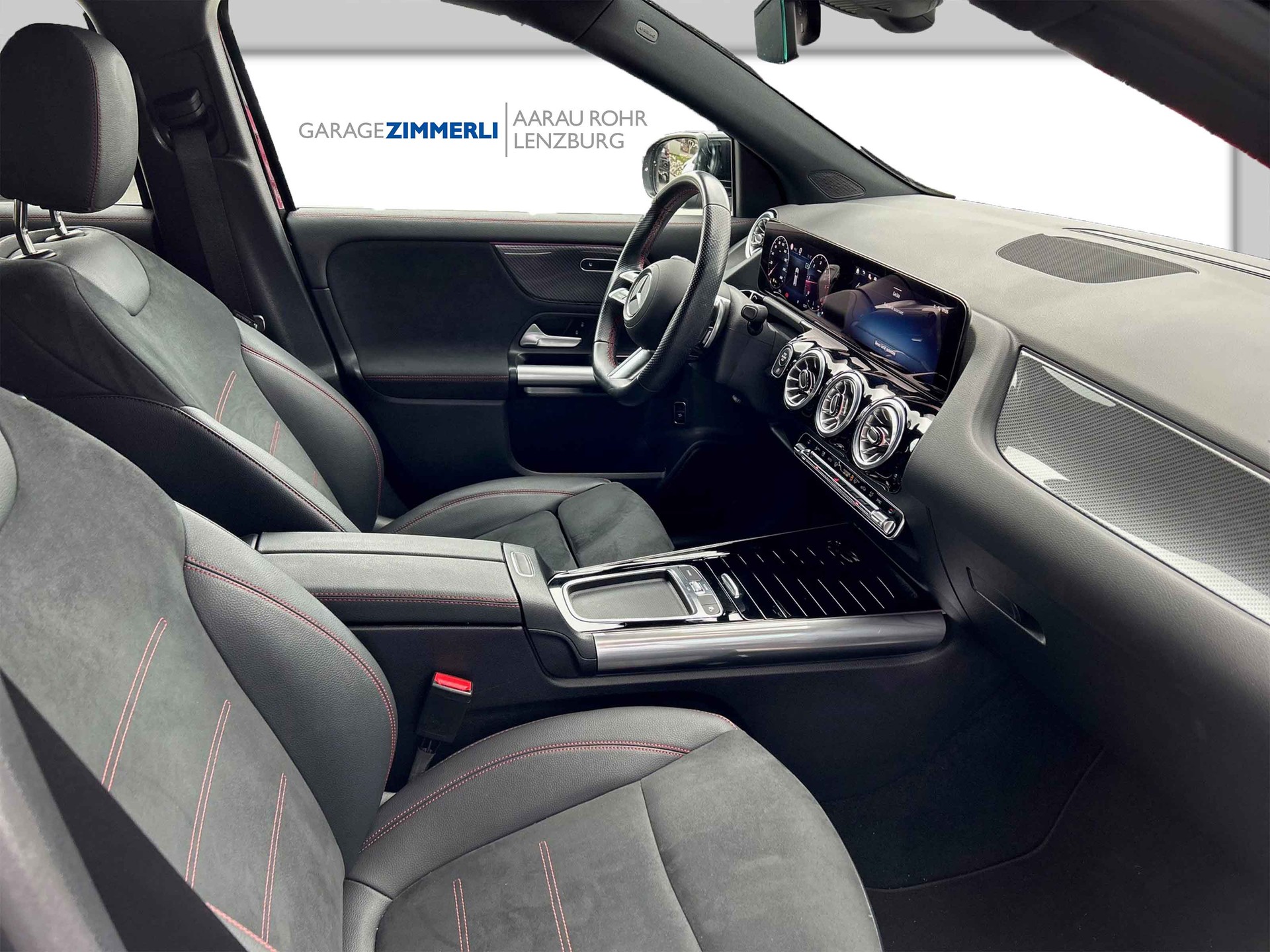 MERCEDES-BENZ GLA 200d AMG Line 8G-DCT-image-6