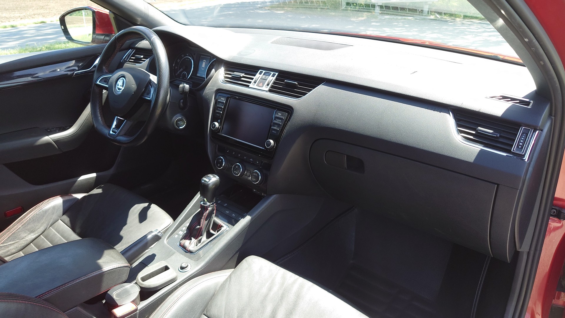 SKODA Octavia Combi 2.0 TSI RS DSG-image-9