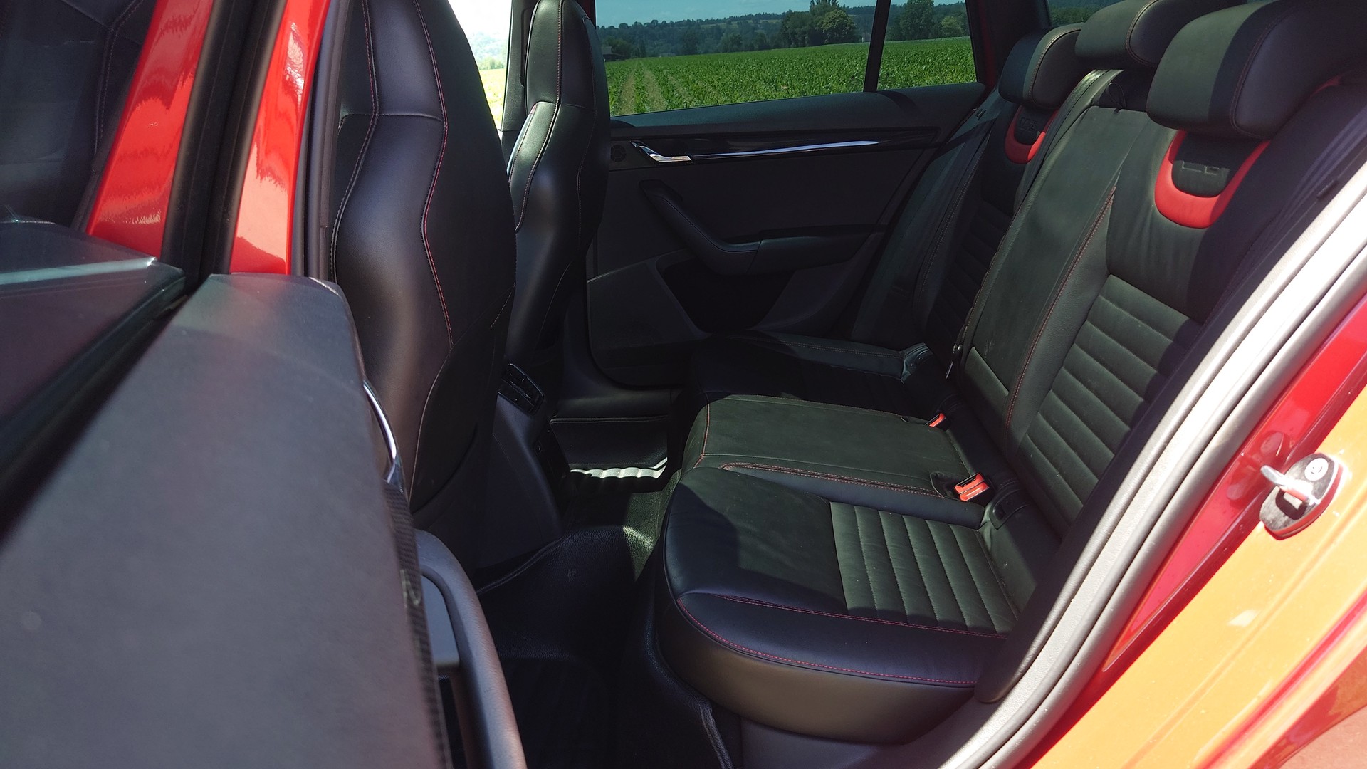 SKODA Octavia Combi 2.0 TSI RS DSG-image-14