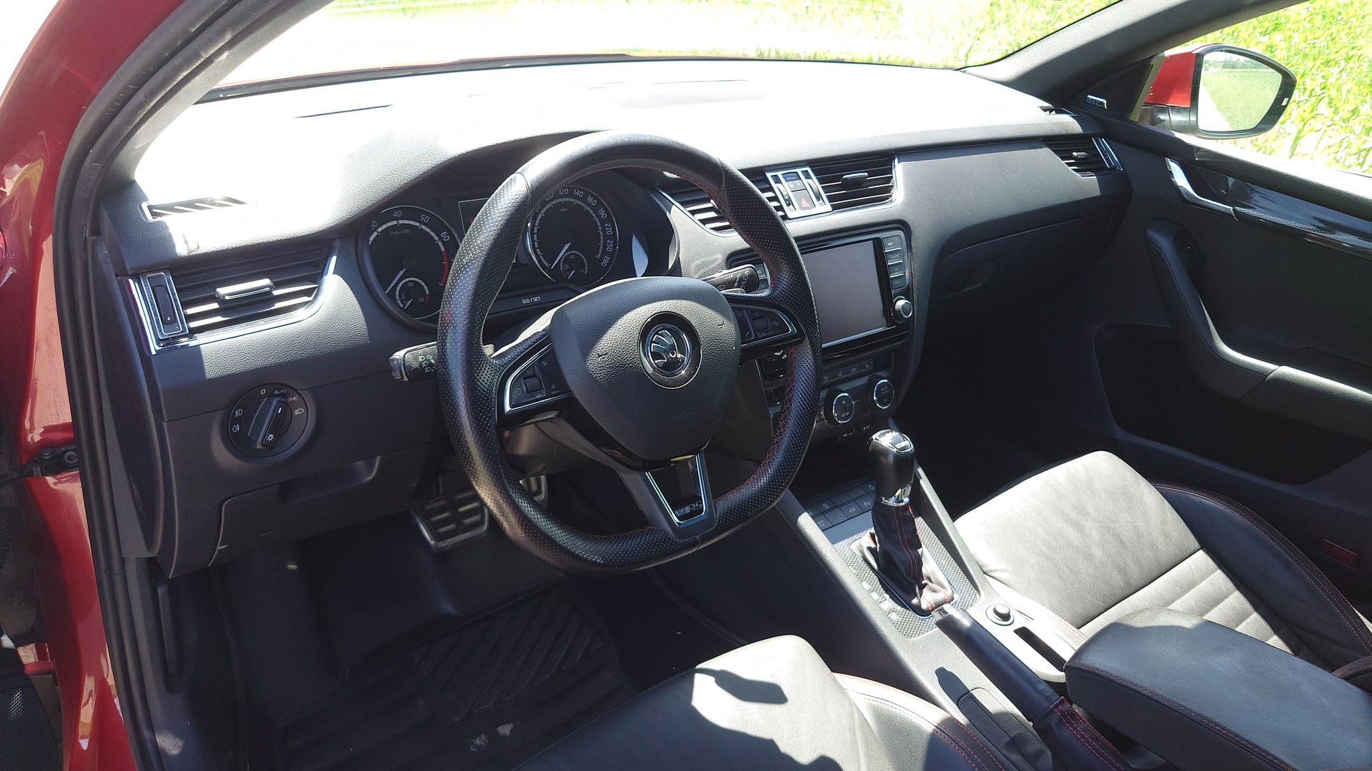 SKODA Octavia Combi 2.0 TSI RS DSG-image-10