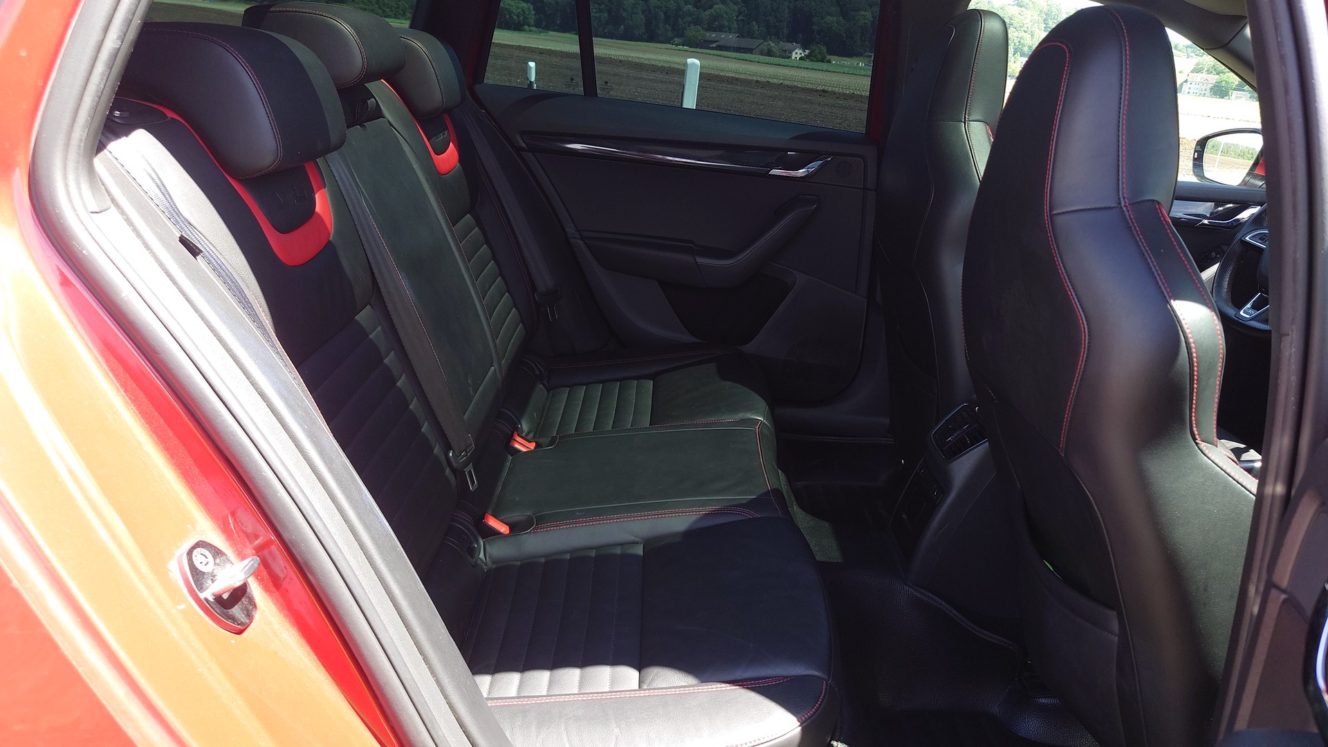 SKODA Octavia Combi 2.0 TSI RS DSG-image-13