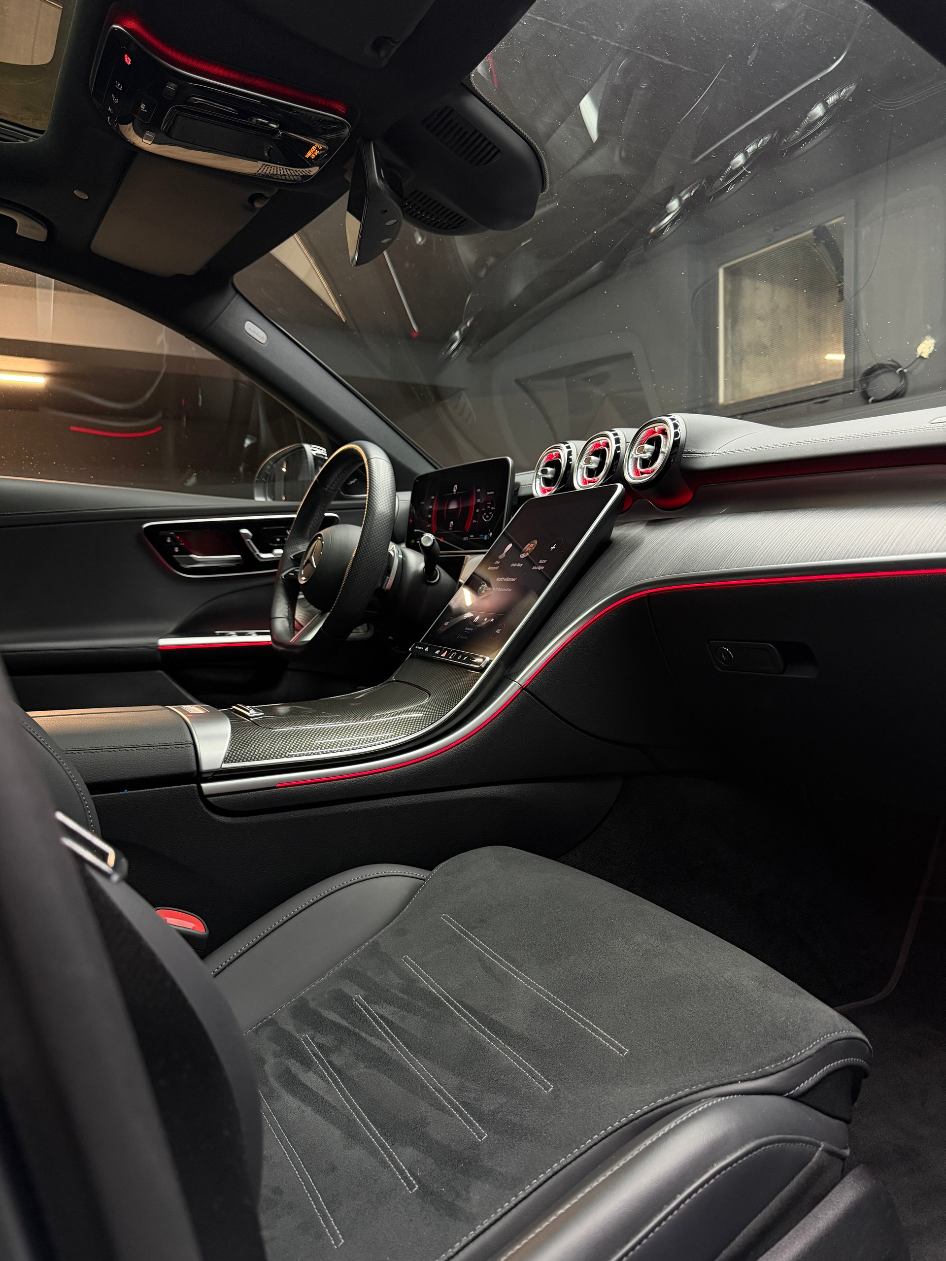 MERCEDES-BENZ C 220 d 4Matic AMG Line-image-6