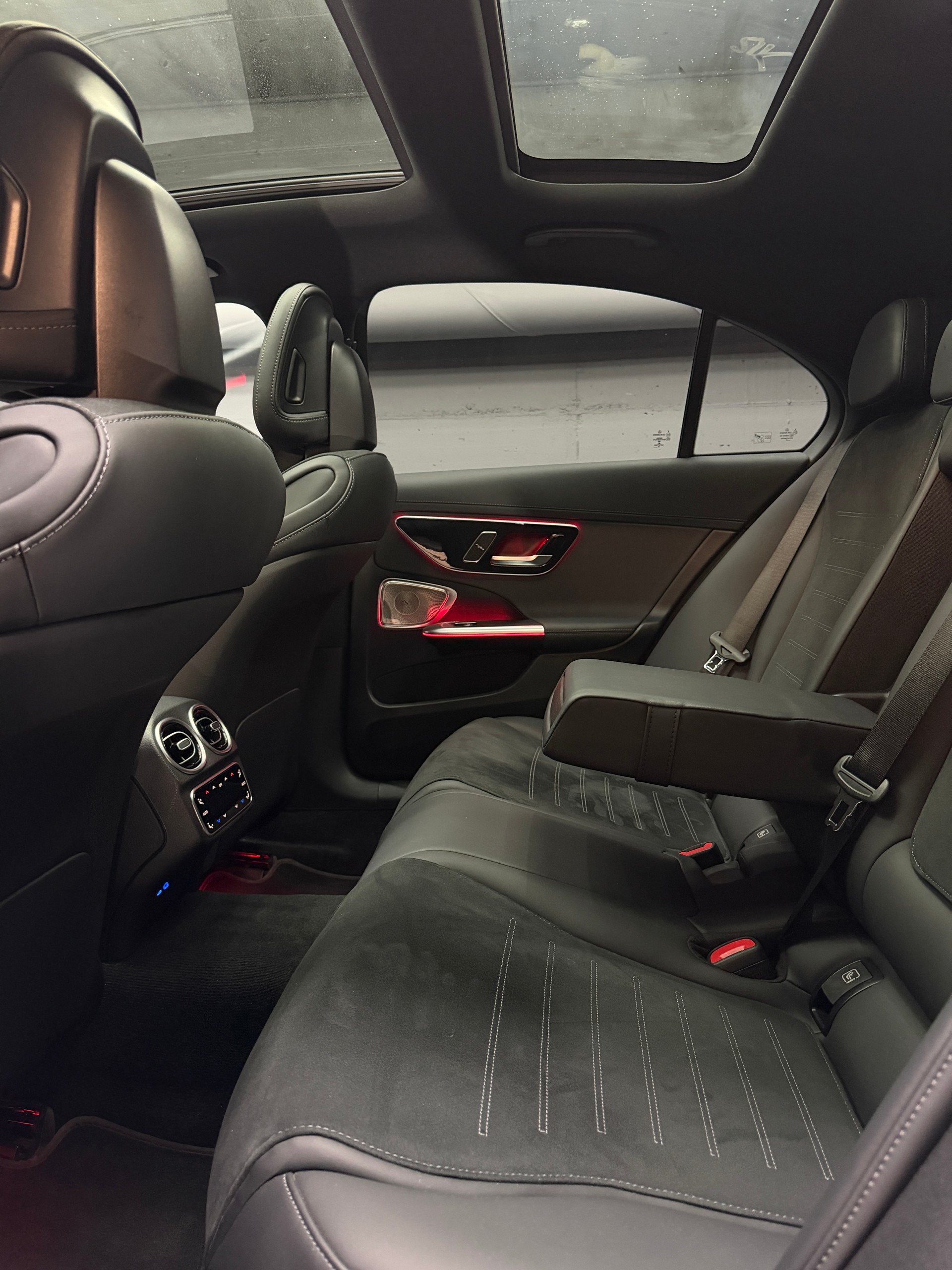 MERCEDES-BENZ C 220 d 4Matic AMG Line-image-9