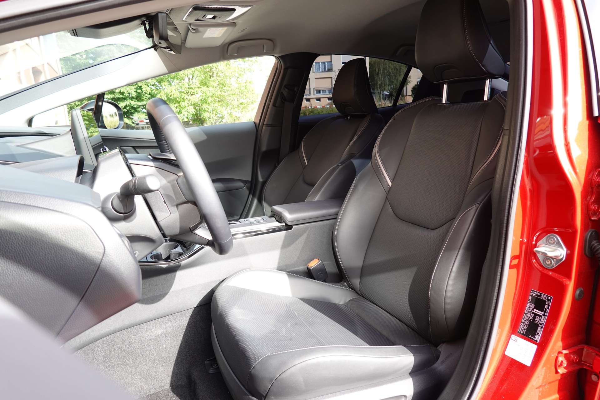TOYOTA Prius 2,0 VVT-i Plug-in Hybrid Premium "* 2 Jeux de roues * Toit solaire * Caméra 360 * Sièges ventilés/chauffants *-image-24