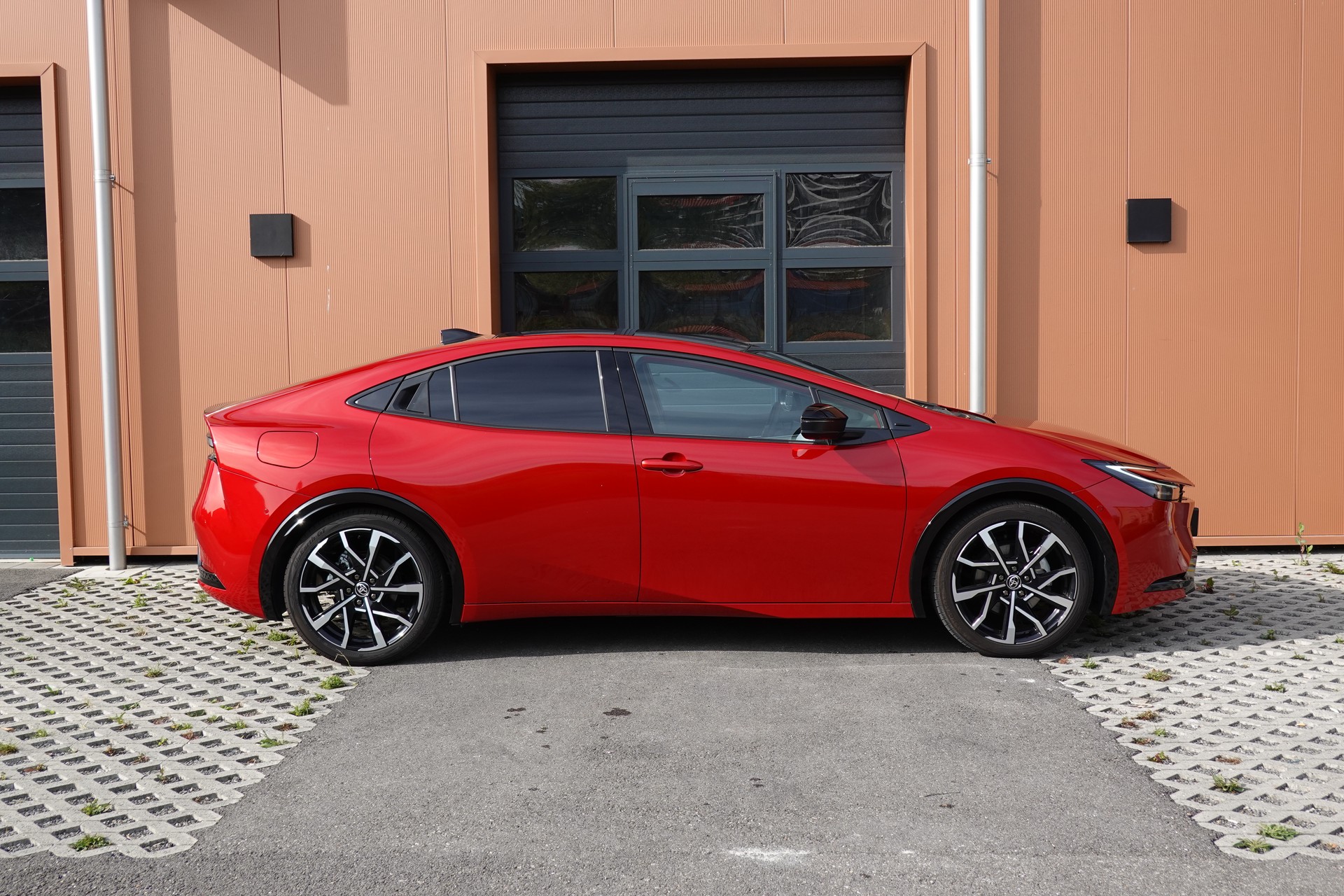 TOYOTA Prius 2,0 VVT-i Plug-in Hybrid Premium "* 2 Jeux de roues * Toit solaire * Caméra 360 * Sièges ventilés/chauffants *-image-3