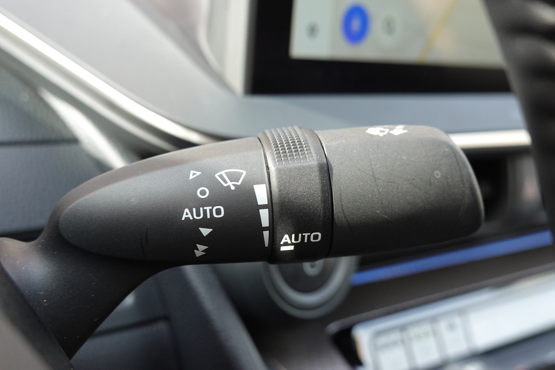TOYOTA Prius 2,0 VVT-i Plug-in Hybrid Premium "* 2 Jeux de roues * Toit solaire * Caméra 360 * Sièges ventilés/chauffants *-image-14
