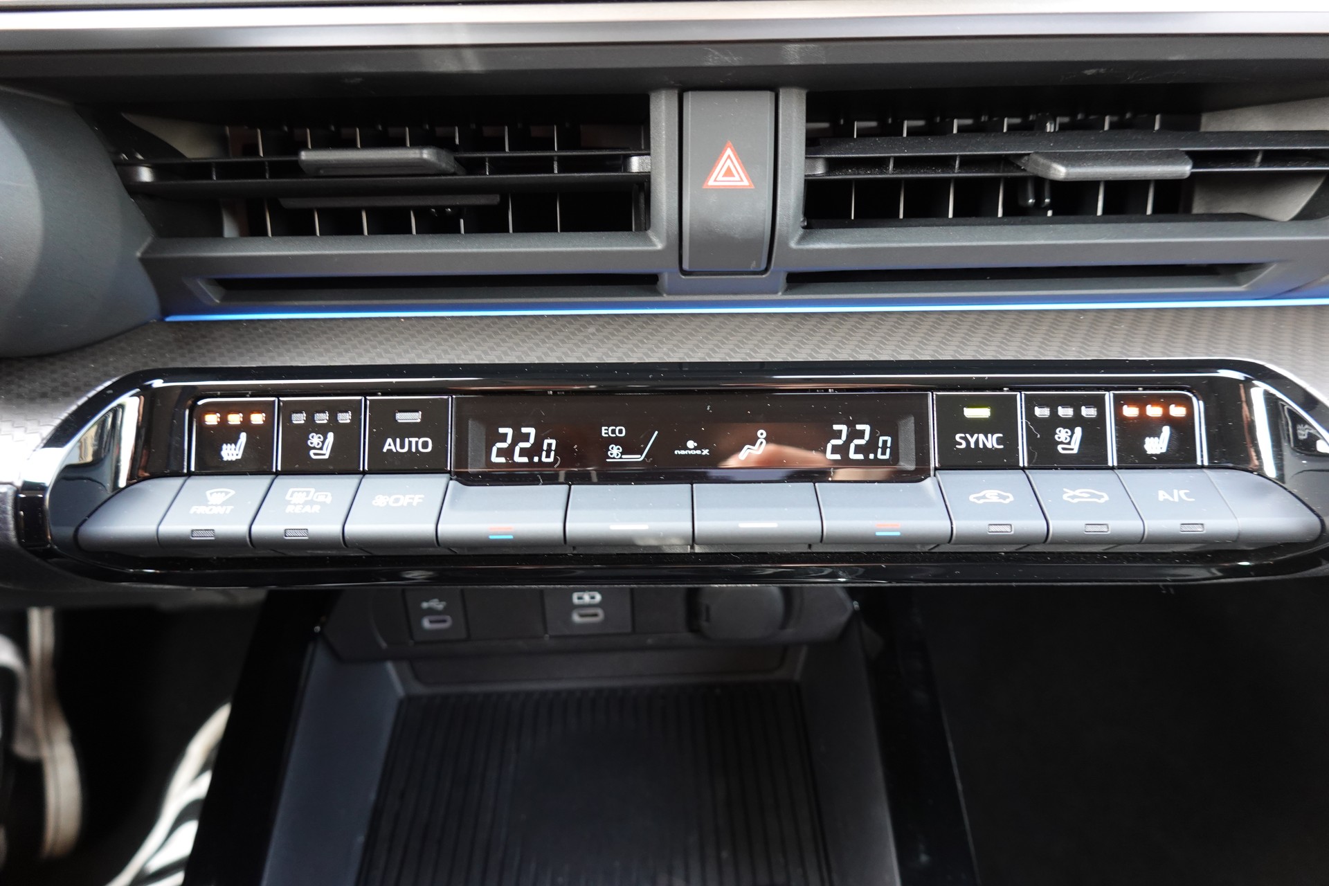 TOYOTA Prius 2,0 VVT-i Plug-in Hybrid Premium "* 2 Jeux de roues * Toit solaire * Caméra 360 * Sièges ventilés/chauffants *-image-17