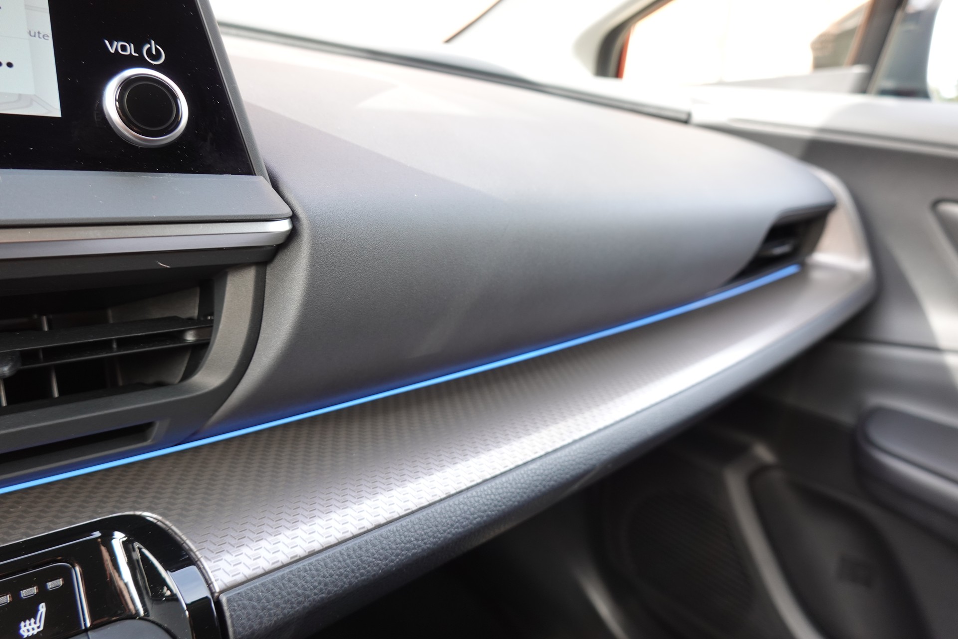 TOYOTA Prius 2,0 VVT-i Plug-in Hybrid Premium "* 2 Jeux de roues * Toit solaire * Caméra 360 * Sièges ventilés/chauffants *-image-21