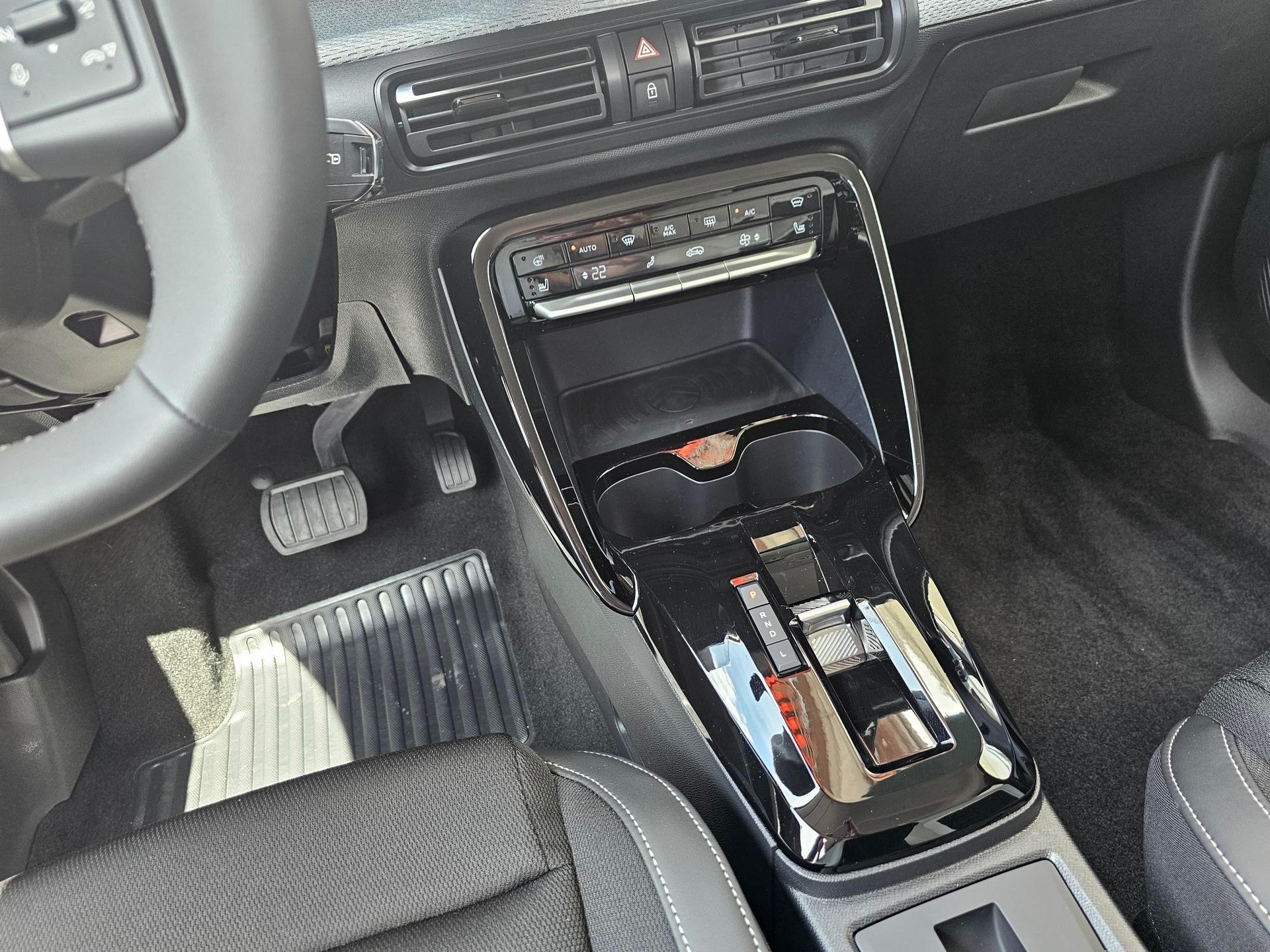 CITROEN C3 Aircross 1.2 Hybrid Plus-image-12