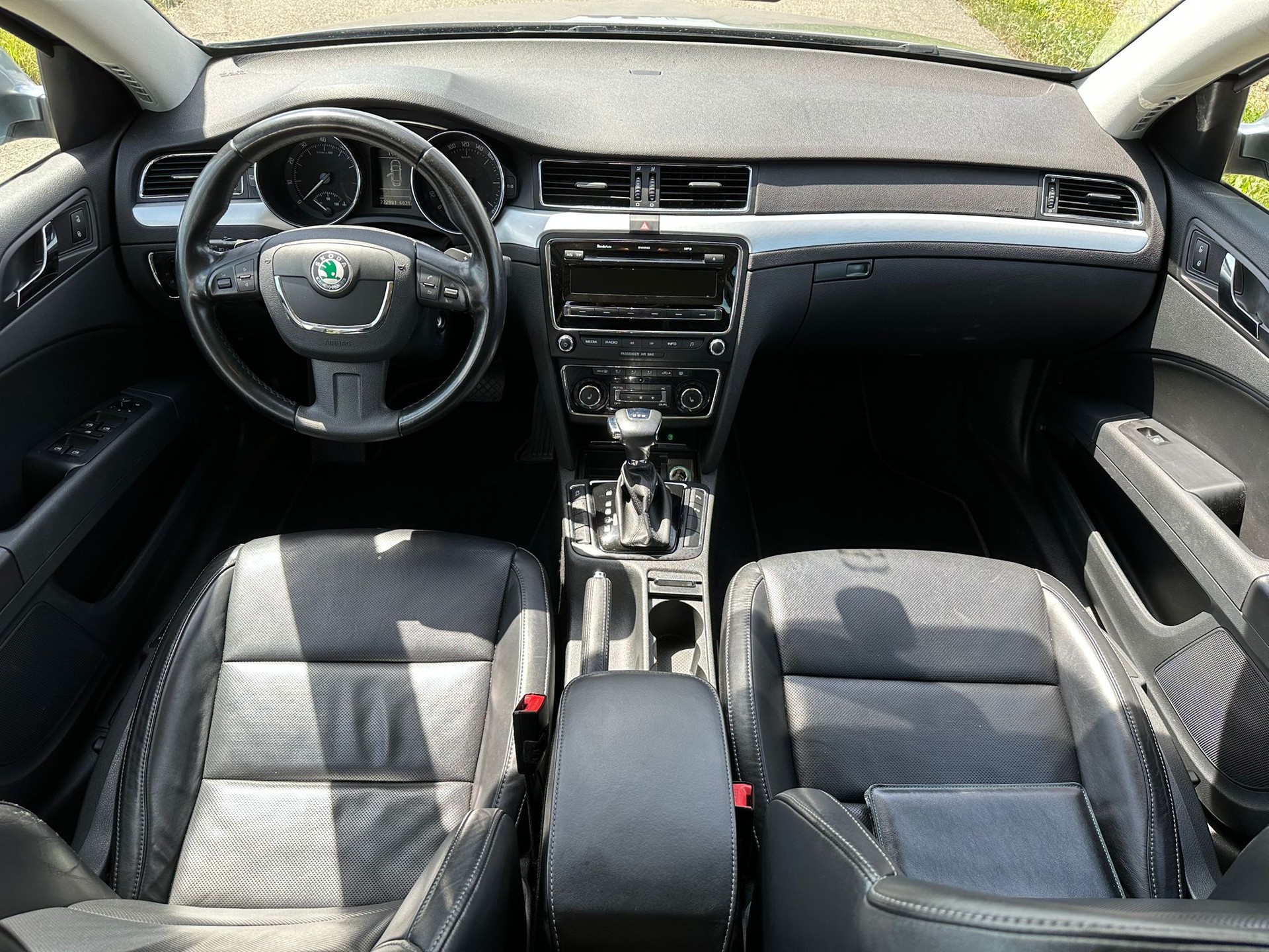 SKODA Superb 2.0 TSI Ambition DSG-image-9