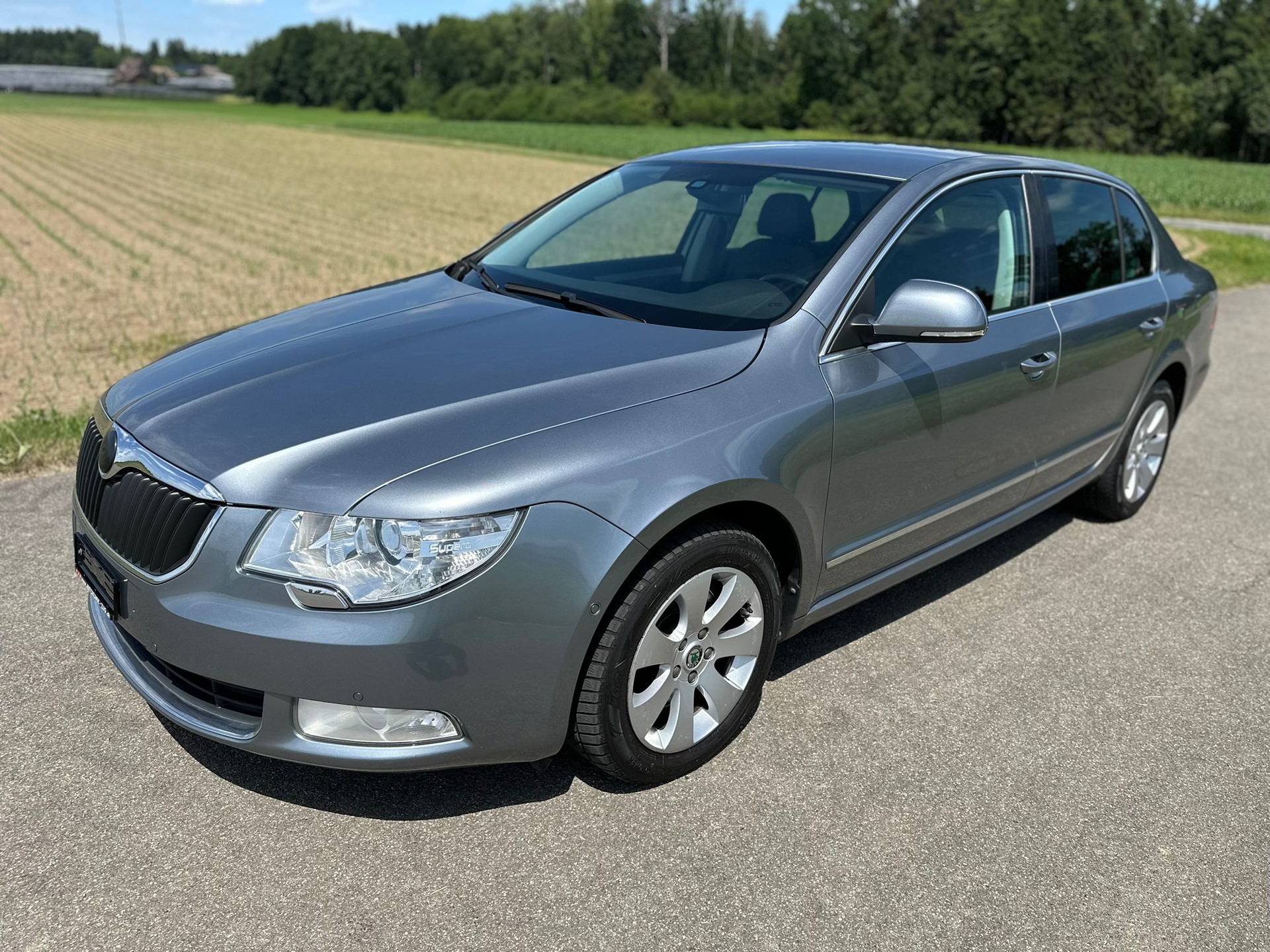 SKODA Superb 2.0 TSI Ambition DSG-image-1
