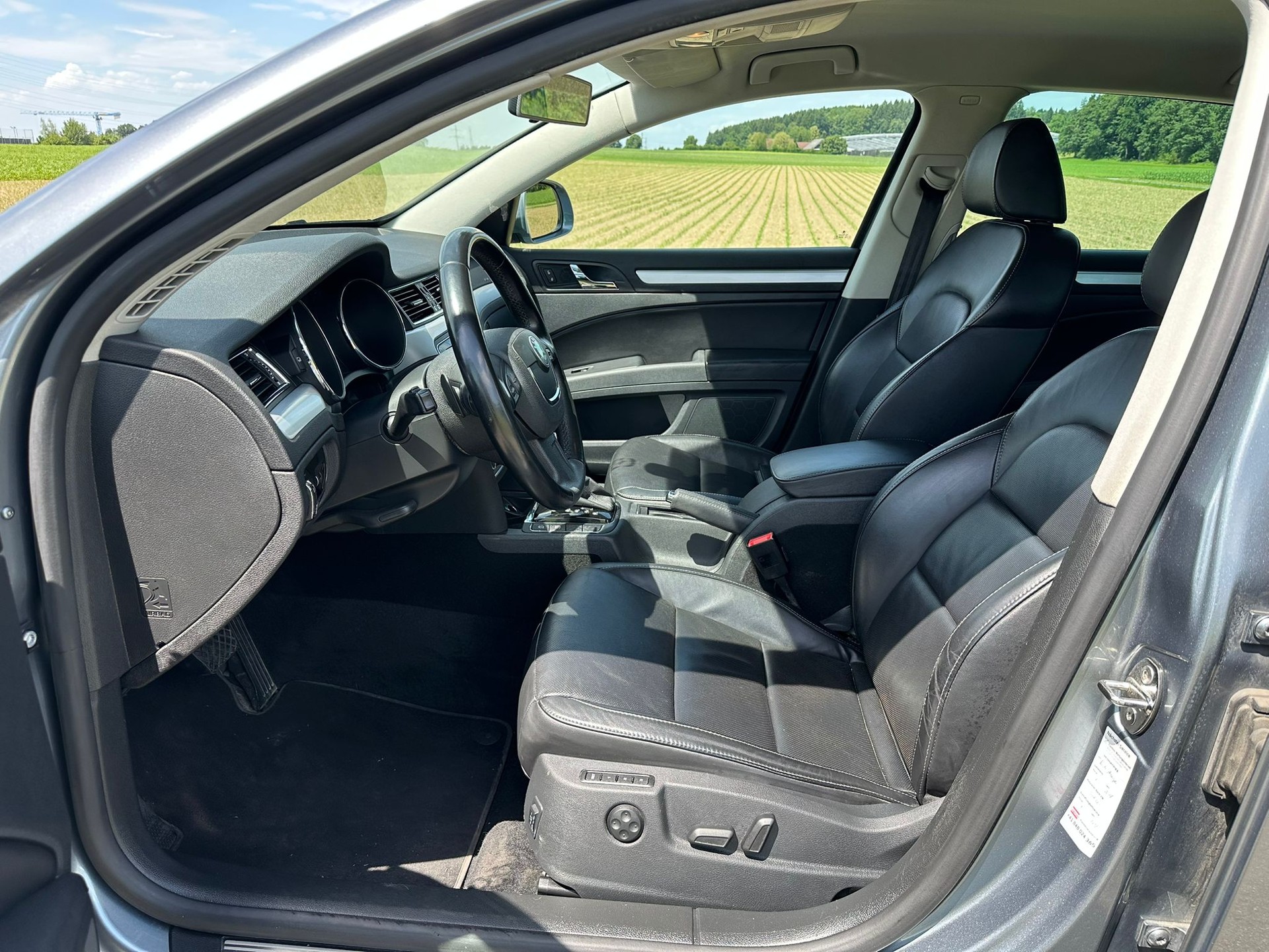 SKODA Superb 2.0 TSI Ambition DSG-image-10