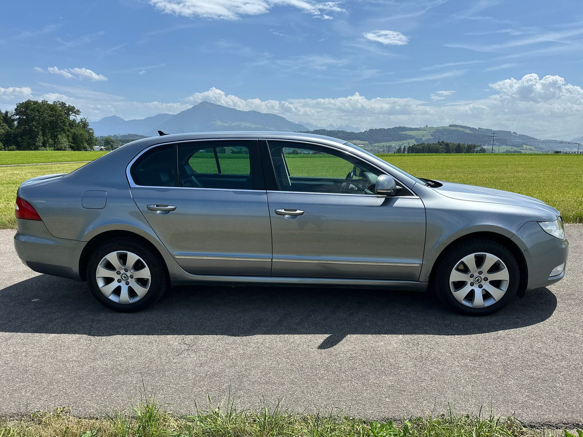 SKODA Superb 2.0 TSI Ambition DSG-image-4