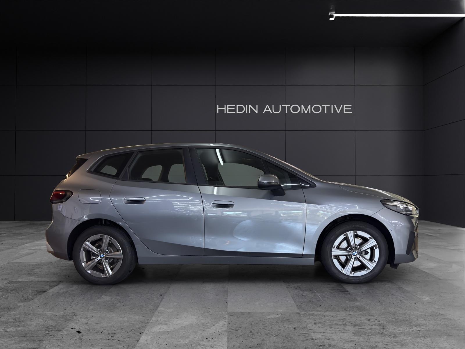 BMW 218i Active Tourer-image-5