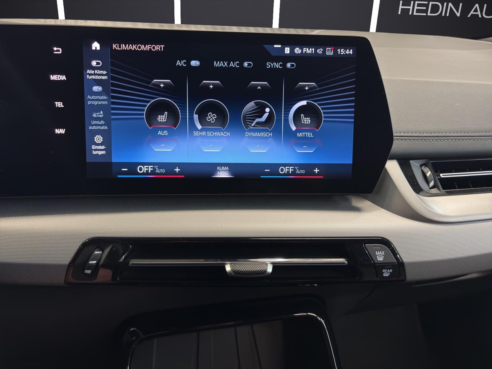 BMW 218i Active Tourer-image-21
