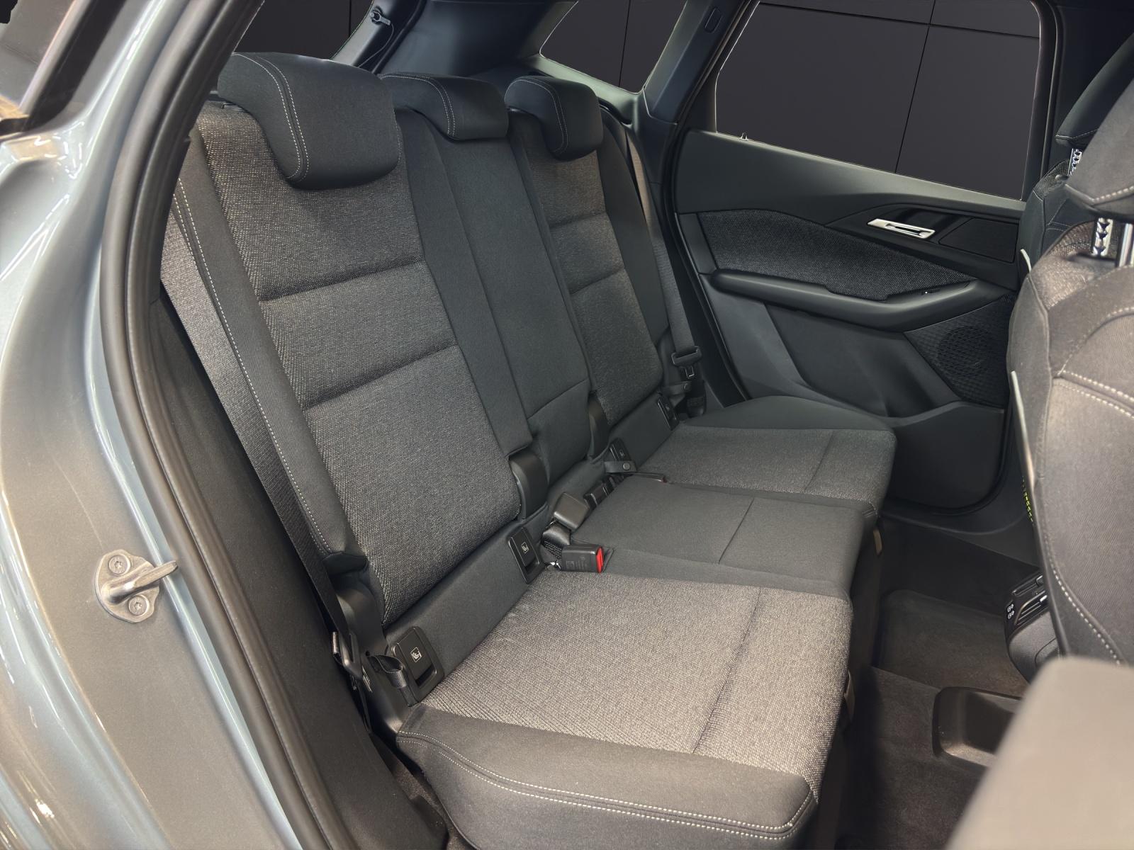 BMW 218i Active Tourer-image-13