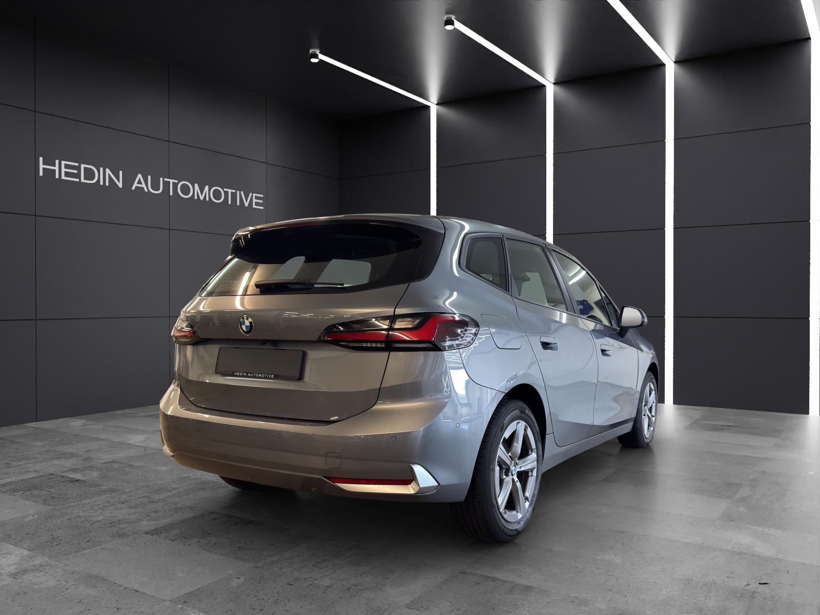 BMW 218i Active Tourer-image-4