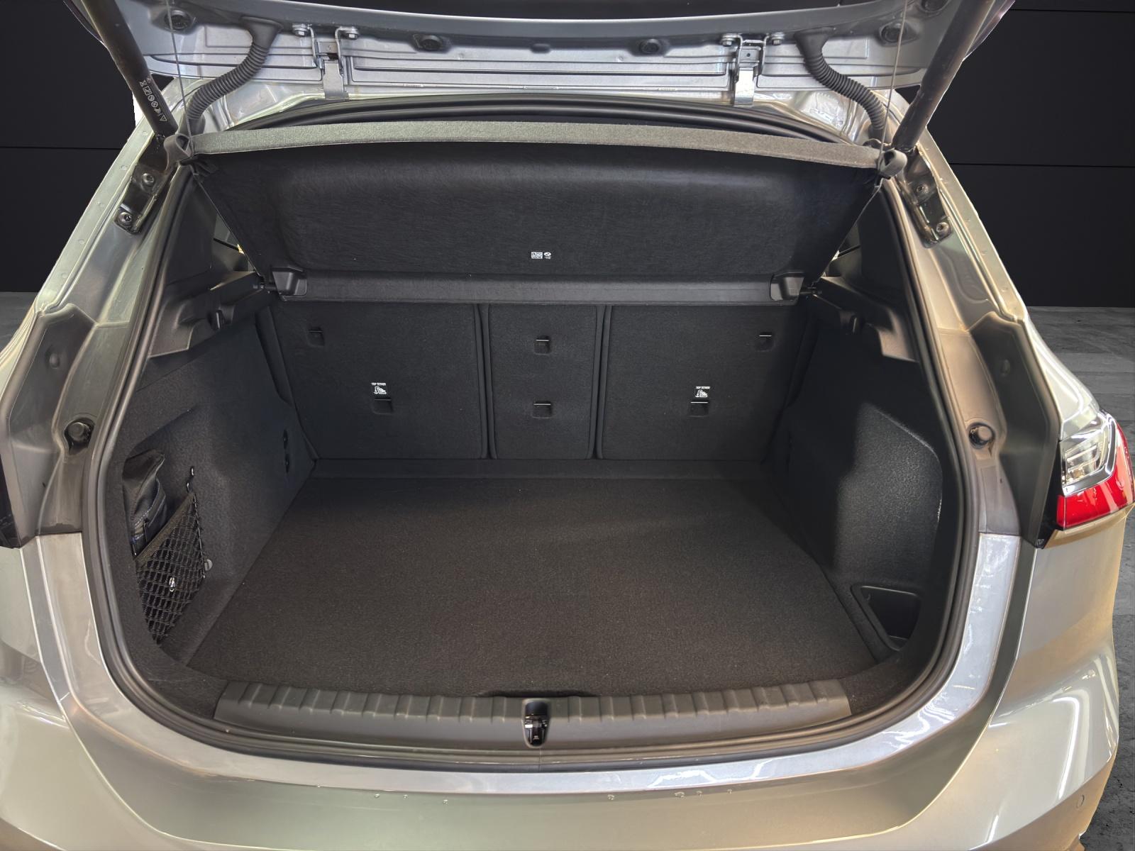 BMW 218i Active Tourer-image-12
