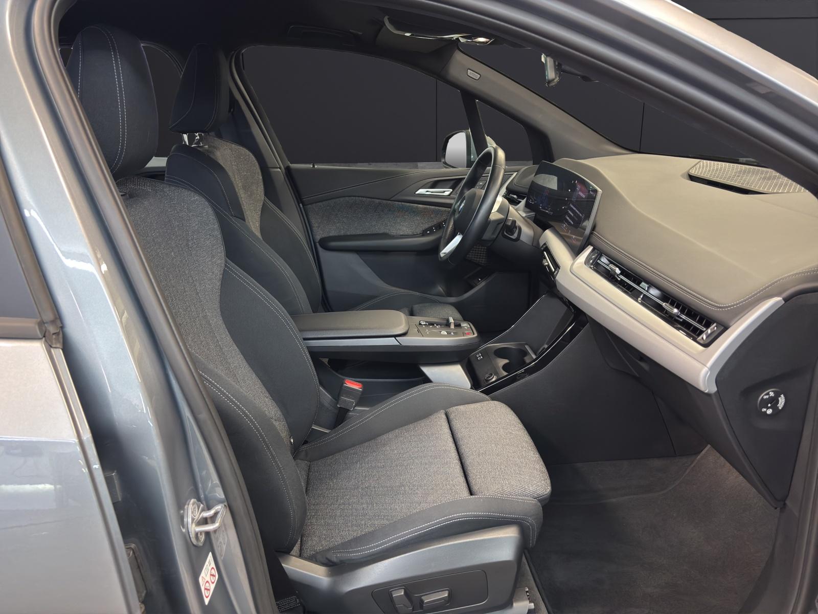 BMW 218i Active Tourer-image-14