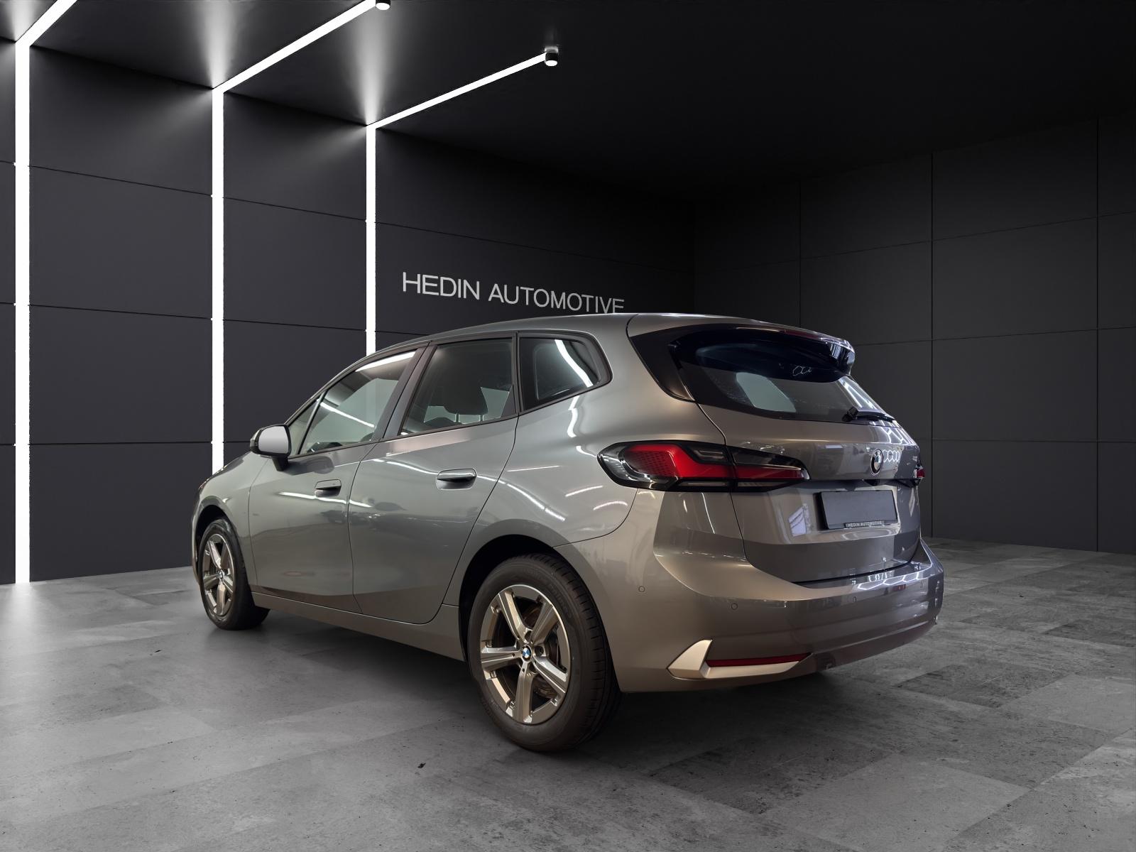 BMW 218i Active Tourer-image-2