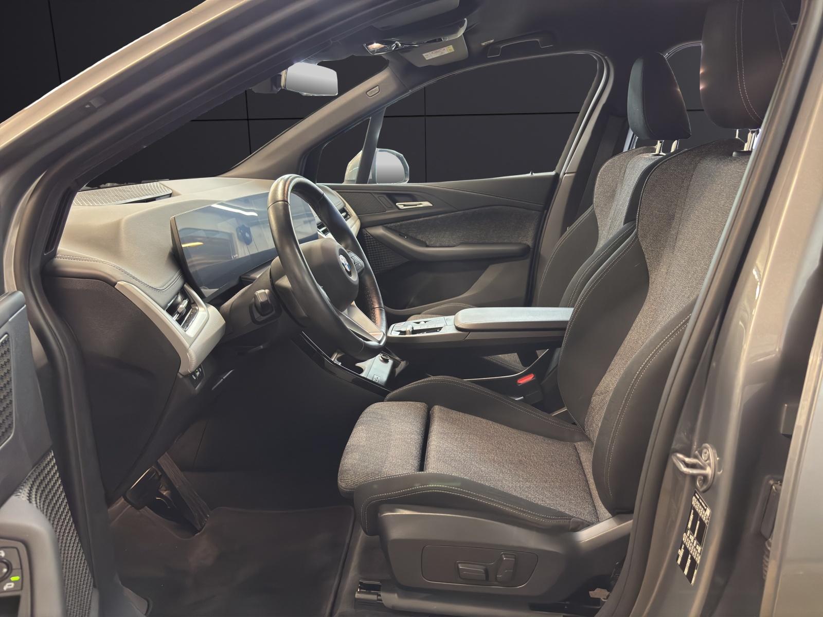 BMW 218i Active Tourer-image-10