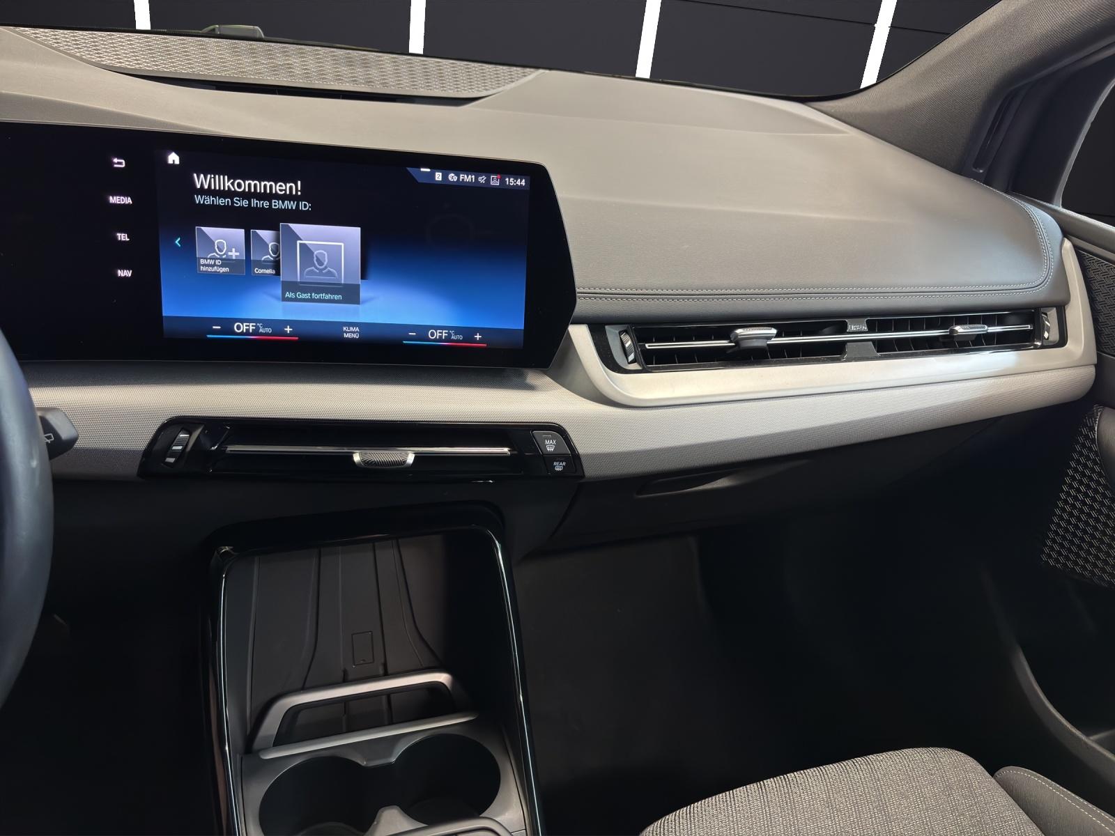 BMW 218i Active Tourer-image-20