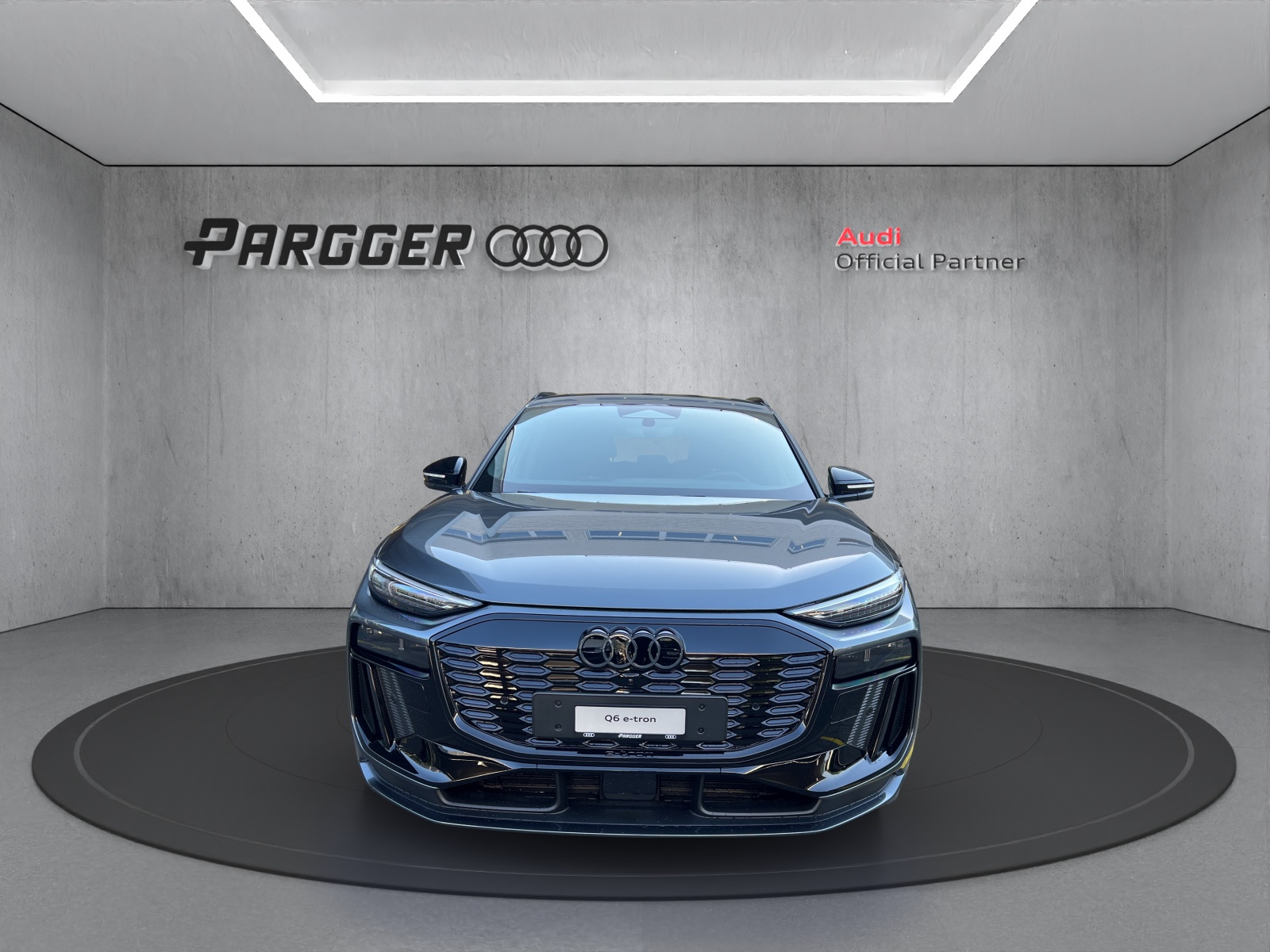 AUDI Q6 e-tron quattro-showroom-element-1
