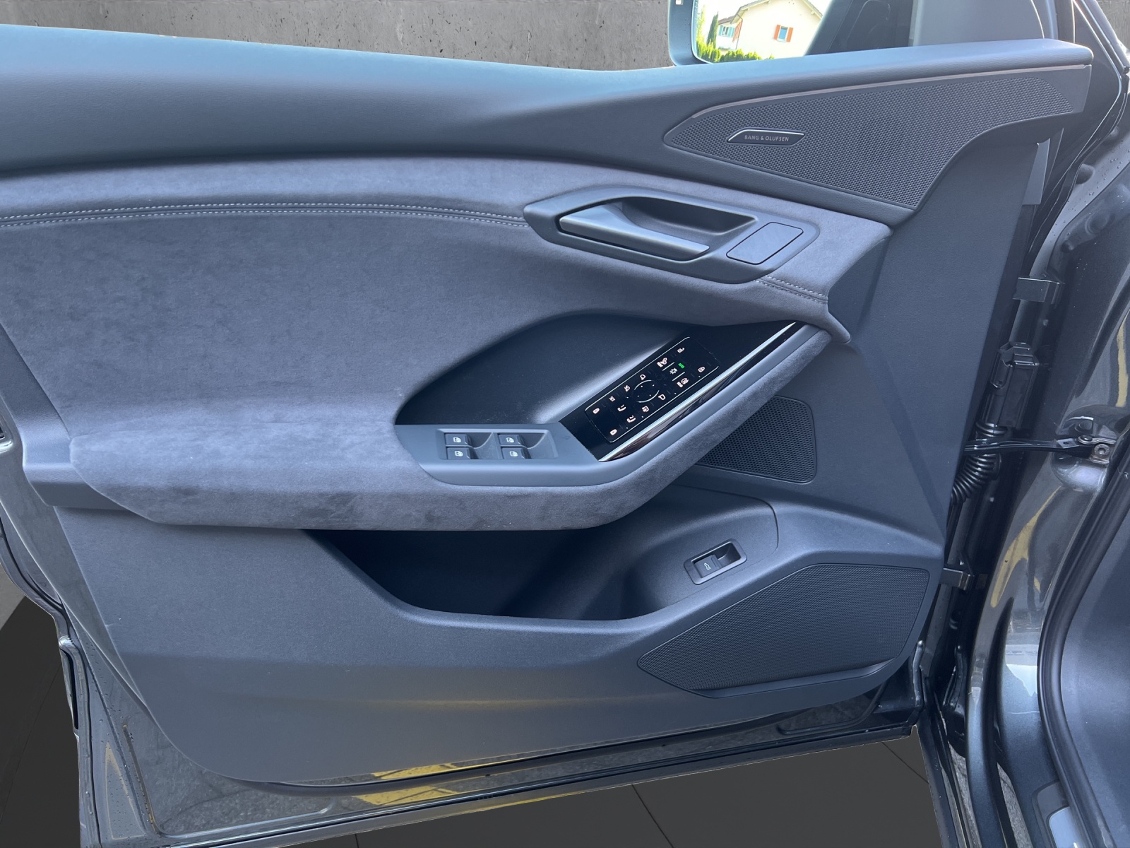 AUDI Q6 e-tron quattro-image-8