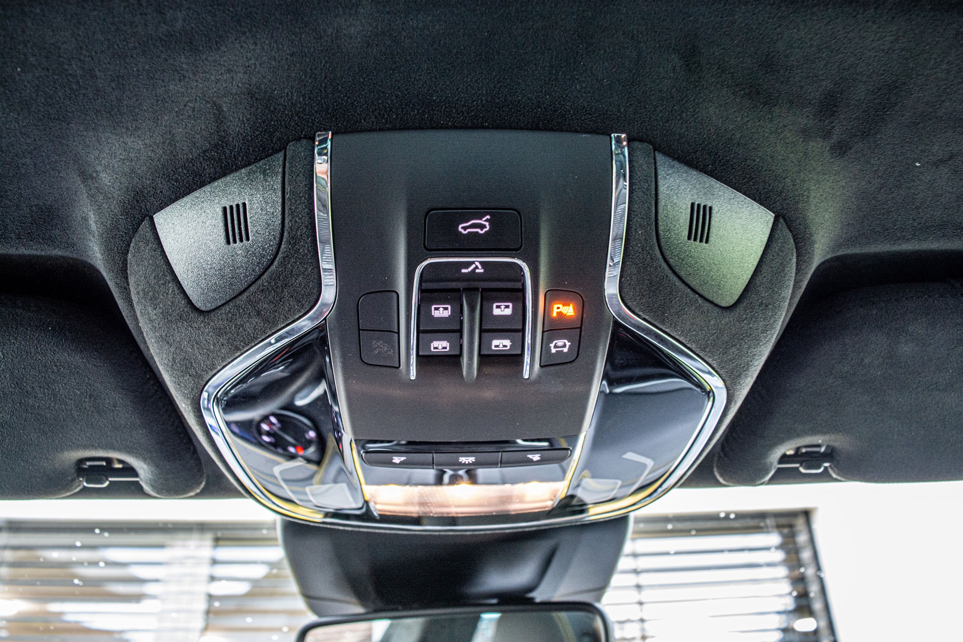 MASERATI Levante 3.8 V8 Trofeo Q4 Launch Edition "1 of 100"-image-21