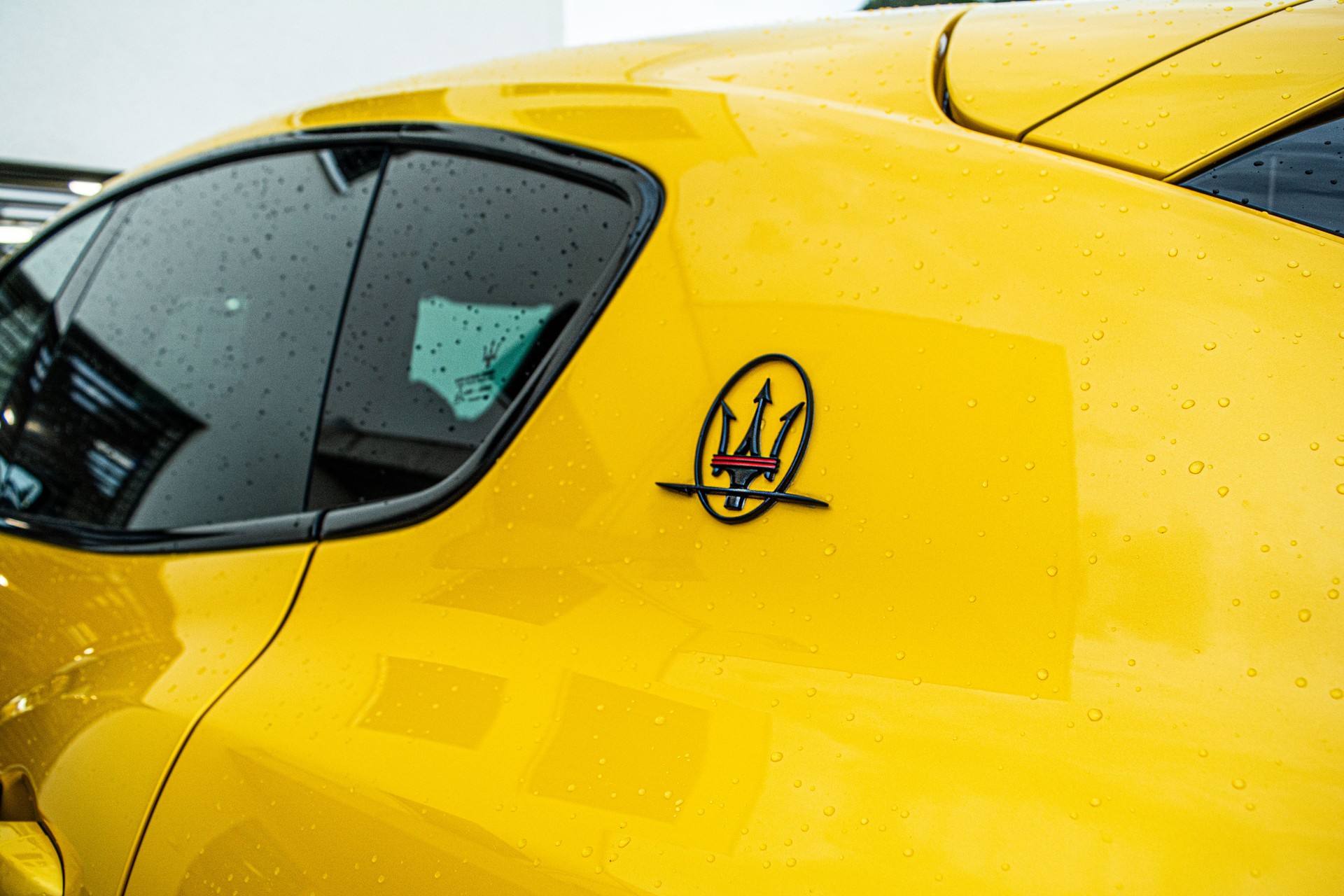 MASERATI Levante 3.8 V8 Trofeo Q4 Launch Edition "1 of 100"-image-24