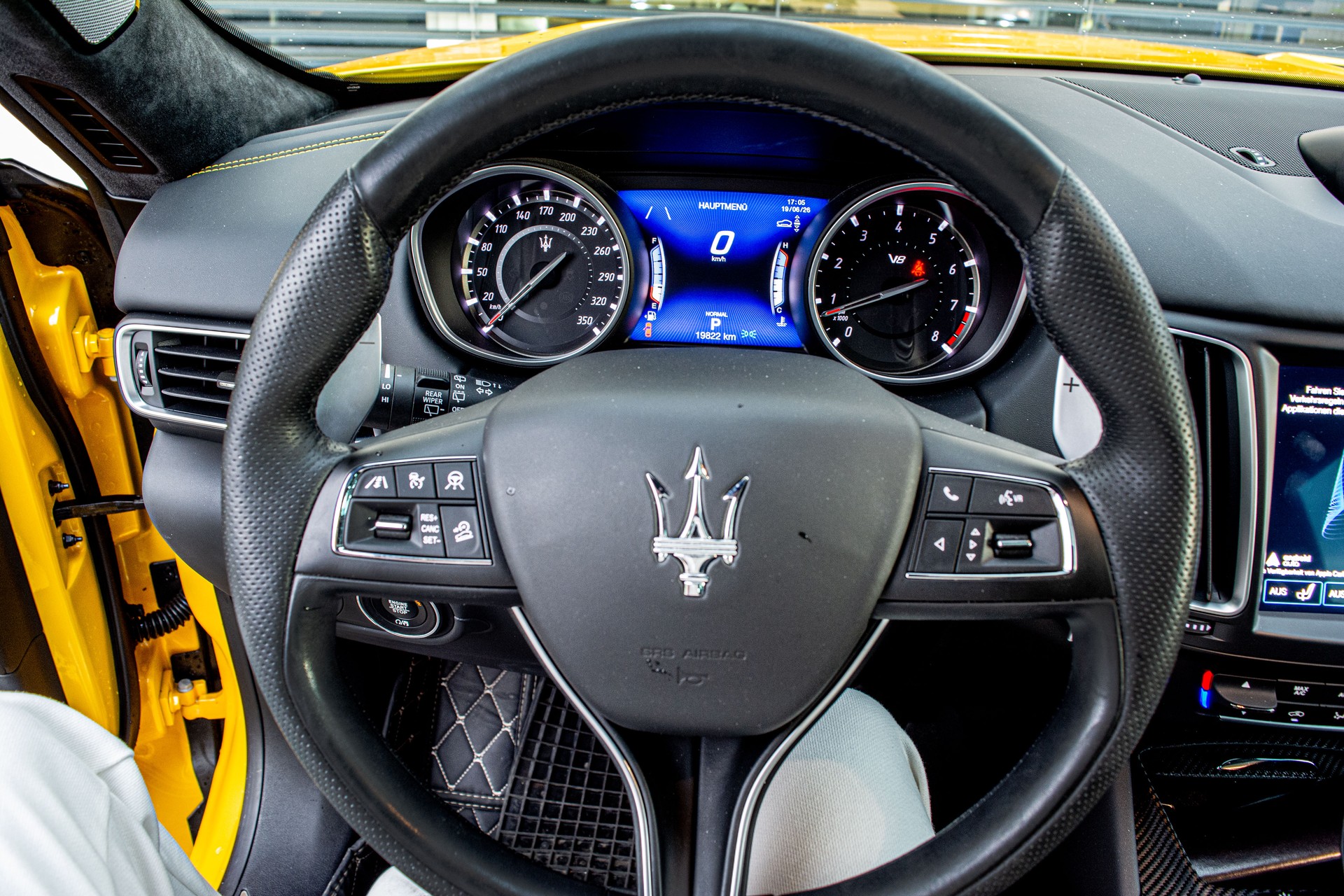 MASERATI Levante 3.8 V8 Trofeo Q4 Launch Edition "1 of 100"-image-17
