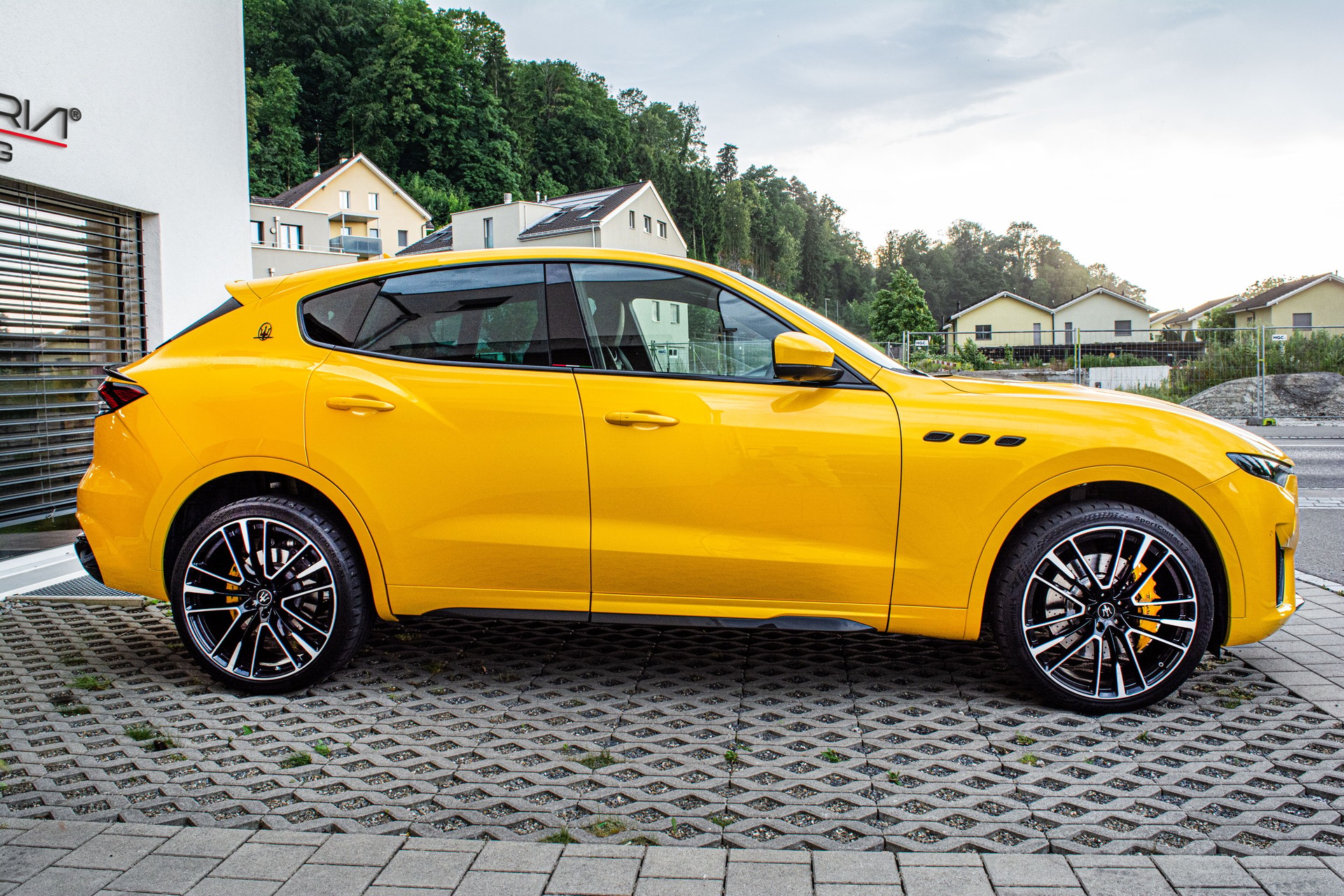 MASERATI Levante 3.8 V8 Trofeo Q4 Launch Edition "1 of 100"-image-6