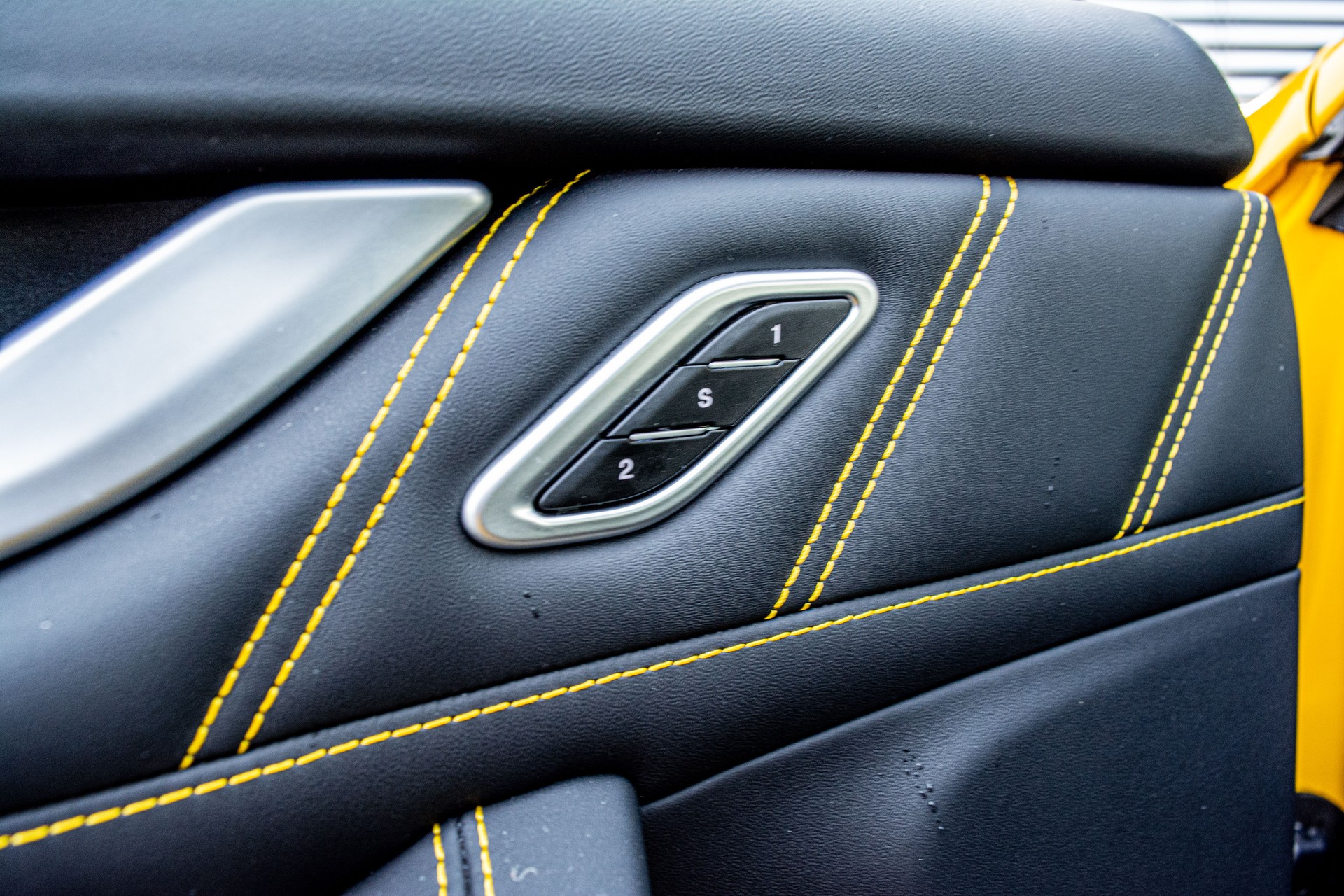 MASERATI Levante 3.8 V8 Trofeo Q4 Launch Edition "1 of 100"-image-22