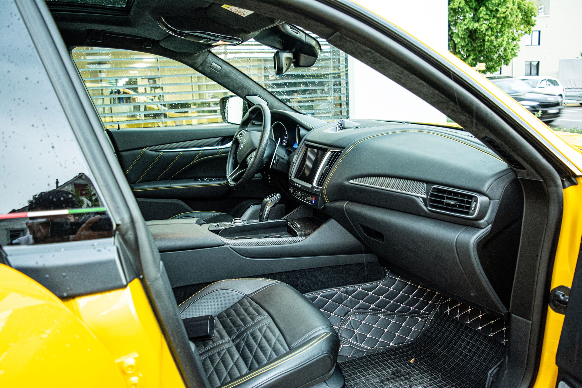 MASERATI Levante 3.8 V8 Trofeo Q4 Launch Edition "1 of 100"-image-15