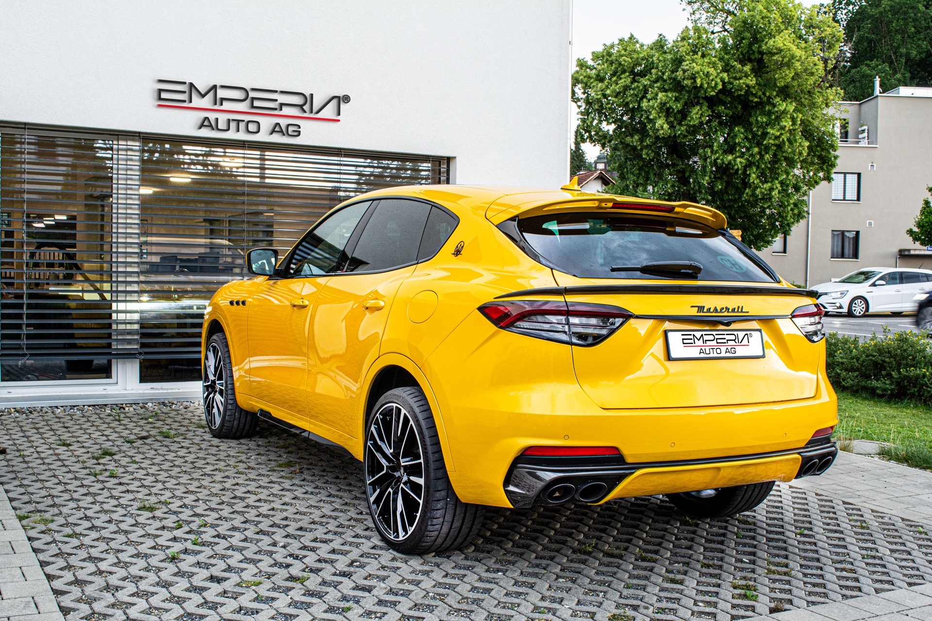 MASERATI Levante 3.8 V8 Trofeo Q4 Launch Edition "1 of 100"-image-7
