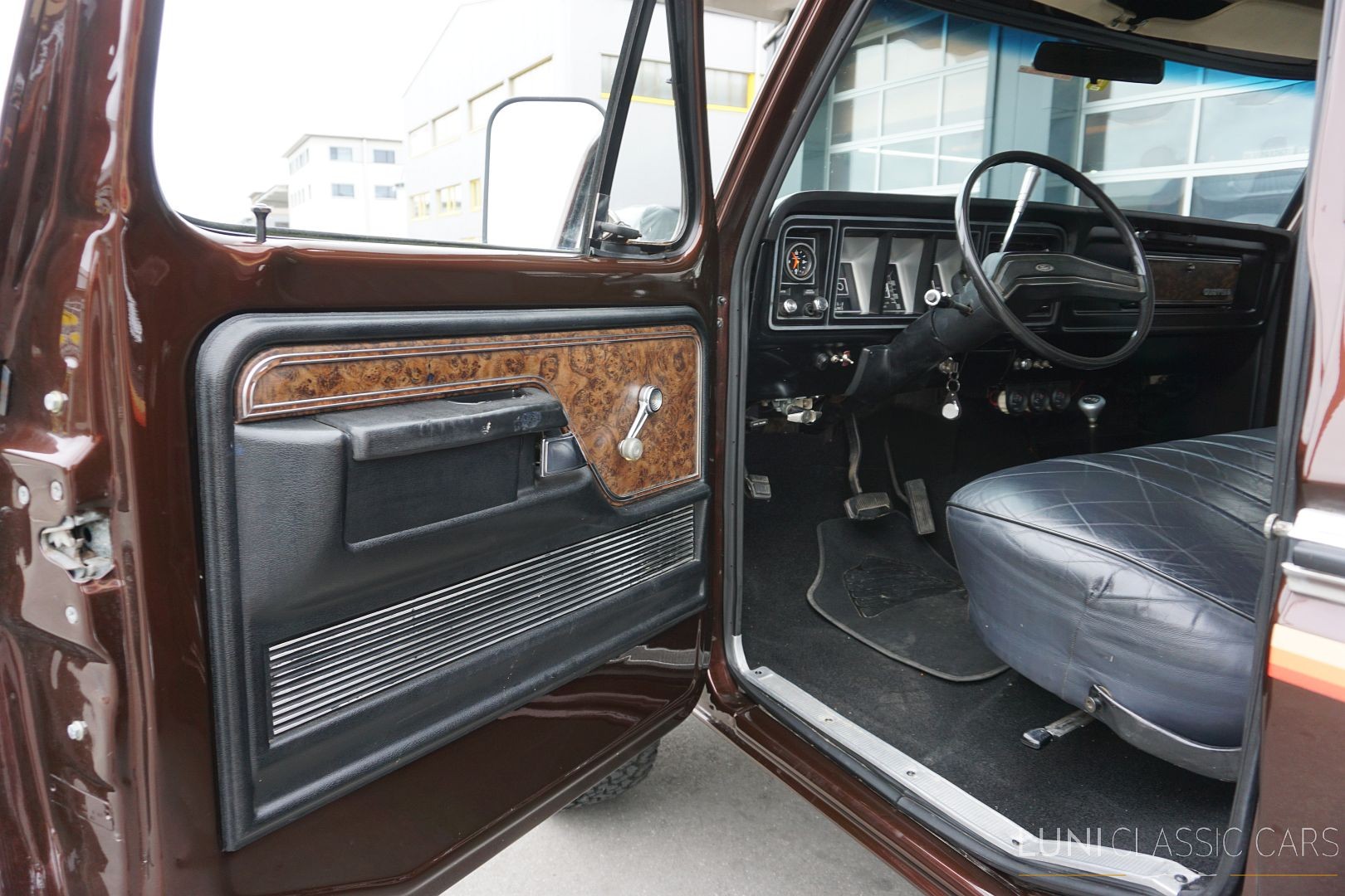 FORD Bronco-image-17