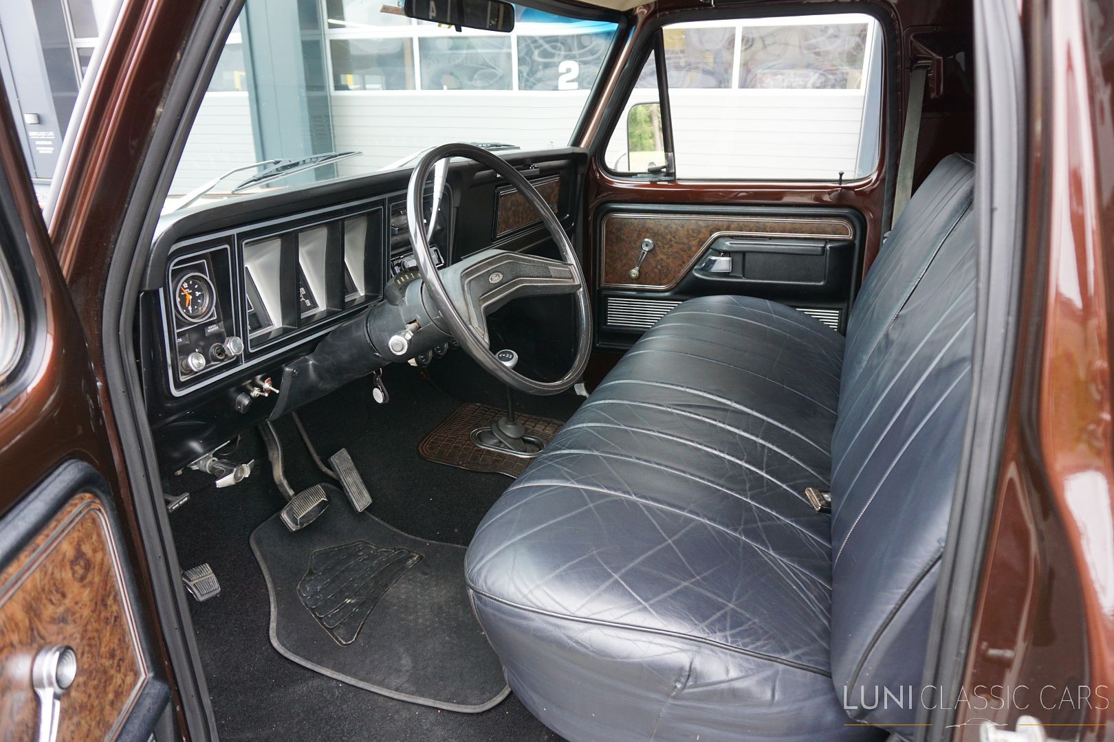 FORD Bronco-image-18