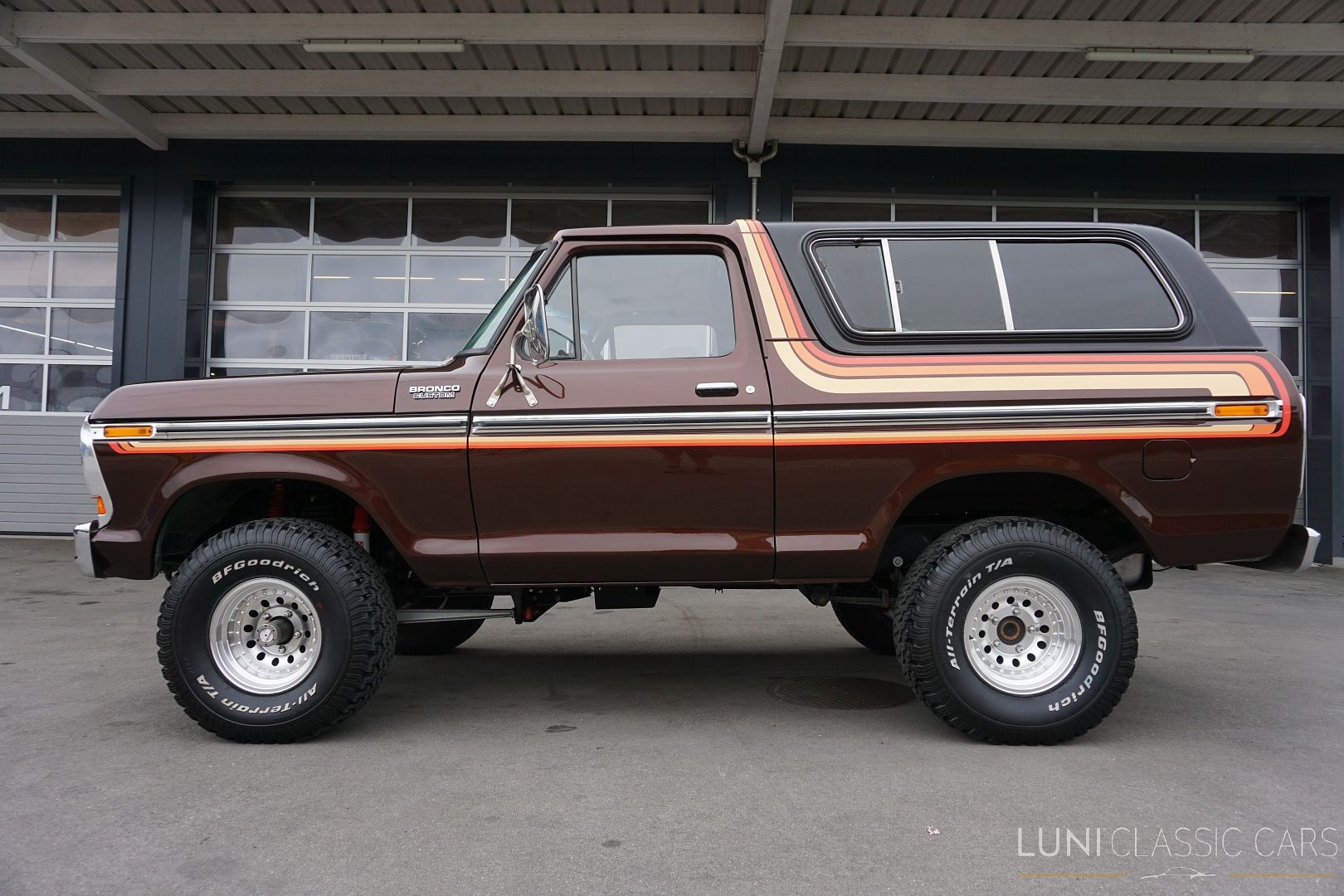 FORD Bronco-image-2