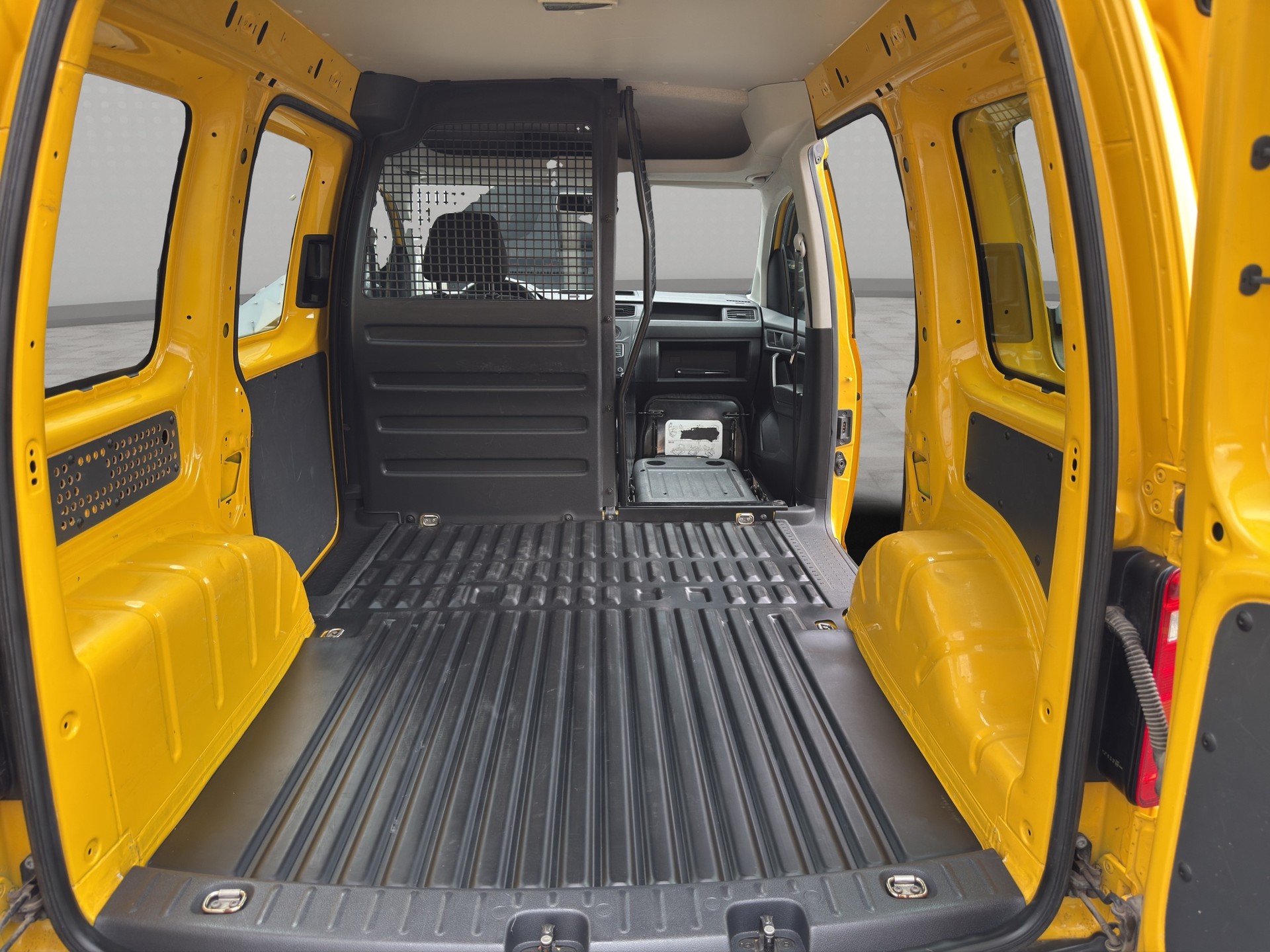 VW Caddy 2.0TDI 4Motion BlueMotion Technology-image-20