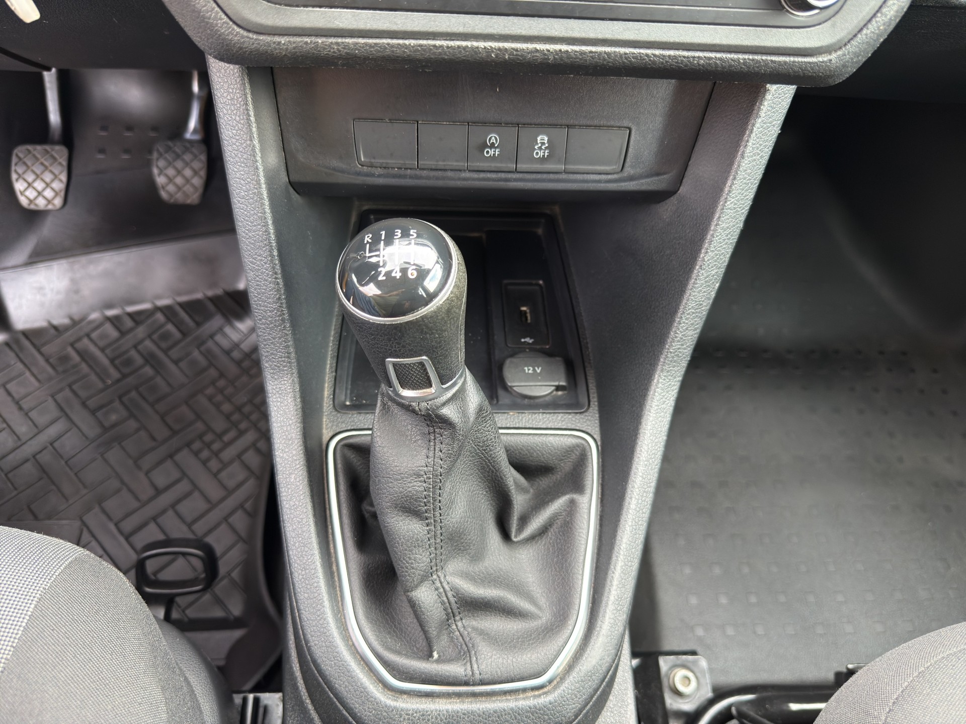VW Caddy 2.0TDI 4Motion BlueMotion Technology-image-15