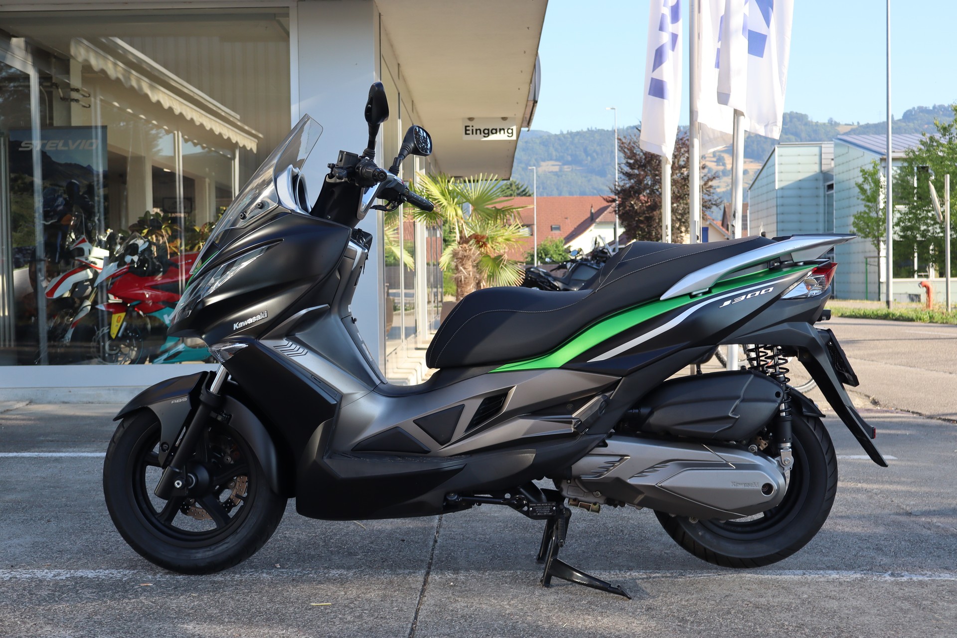 KAWASAKI J 300 ABS-showroom-element-3