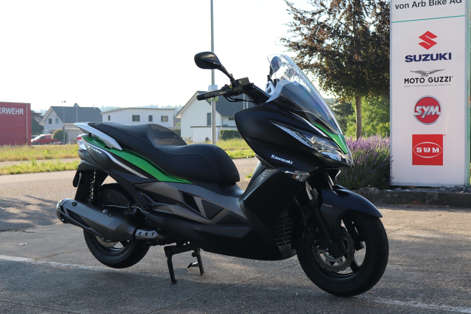 KAWASAKI J 300 ABS-showroom-element-1