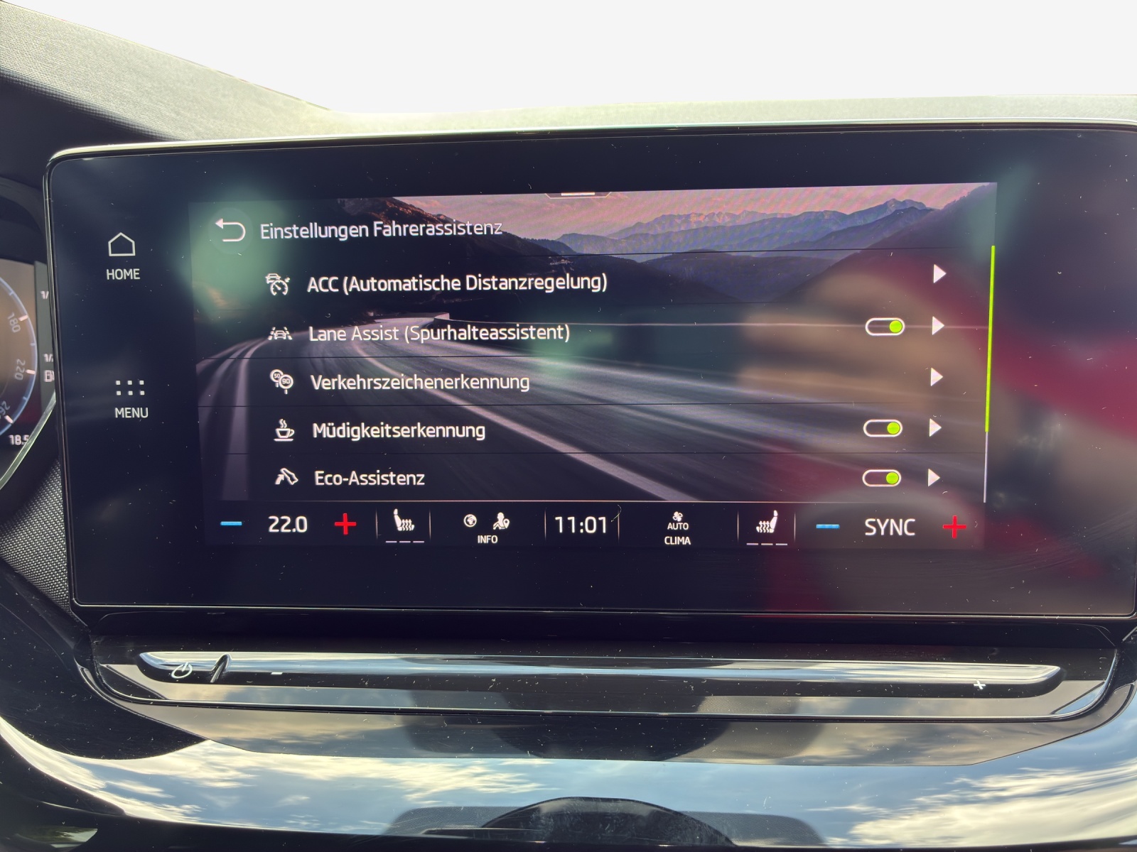 SKODA Octavia Combi 2.0 TSI SportLine DSG 4x4-image-13
