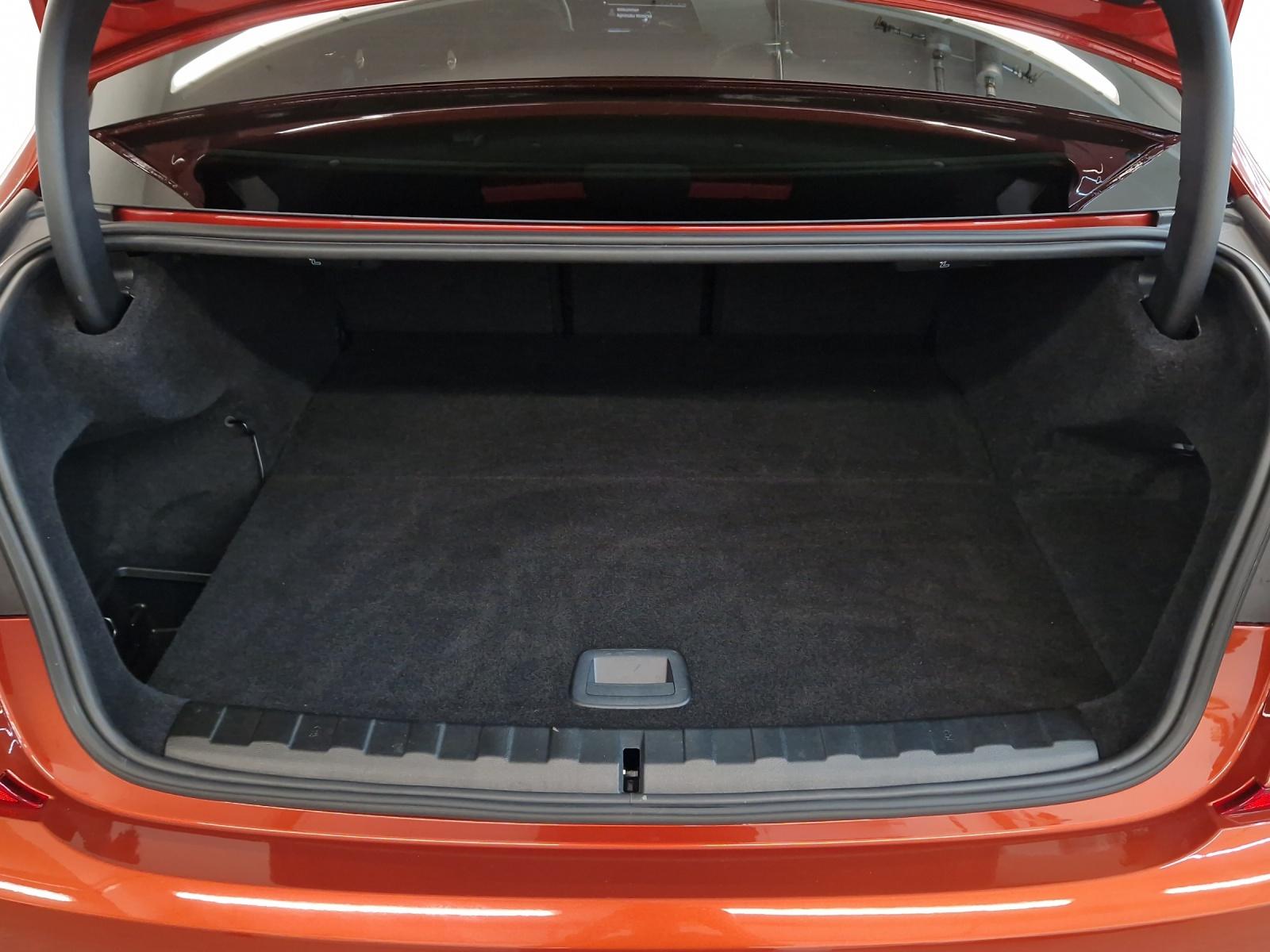 BMW 330e xDrive M Sport-image-4