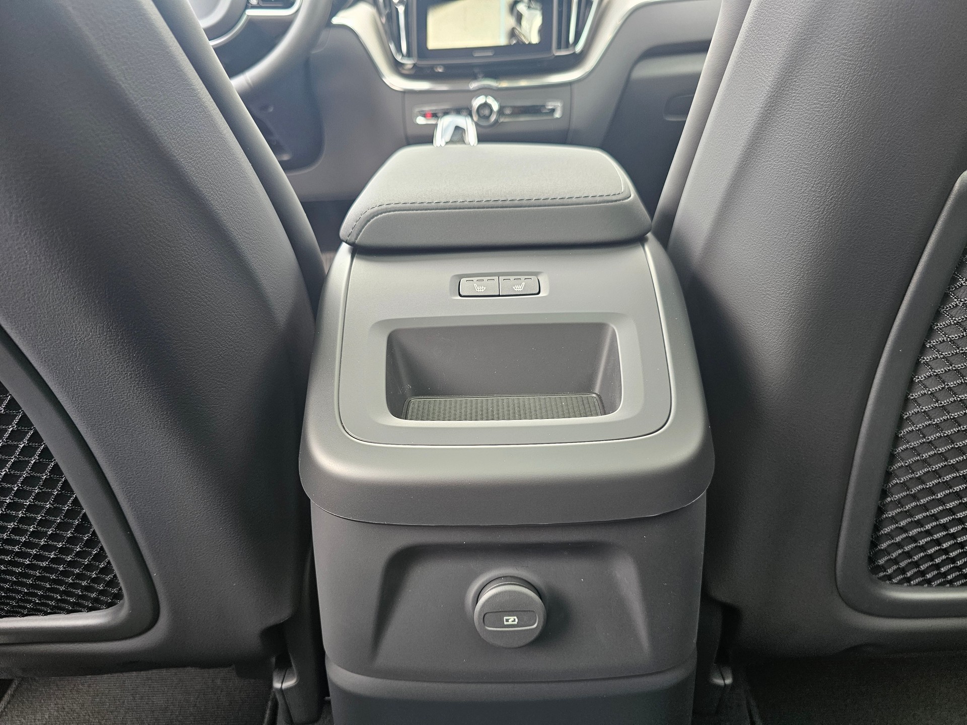 VOLVO XC60 T8 eAWD PluginHybrid Black Edition Geartronic-image-15