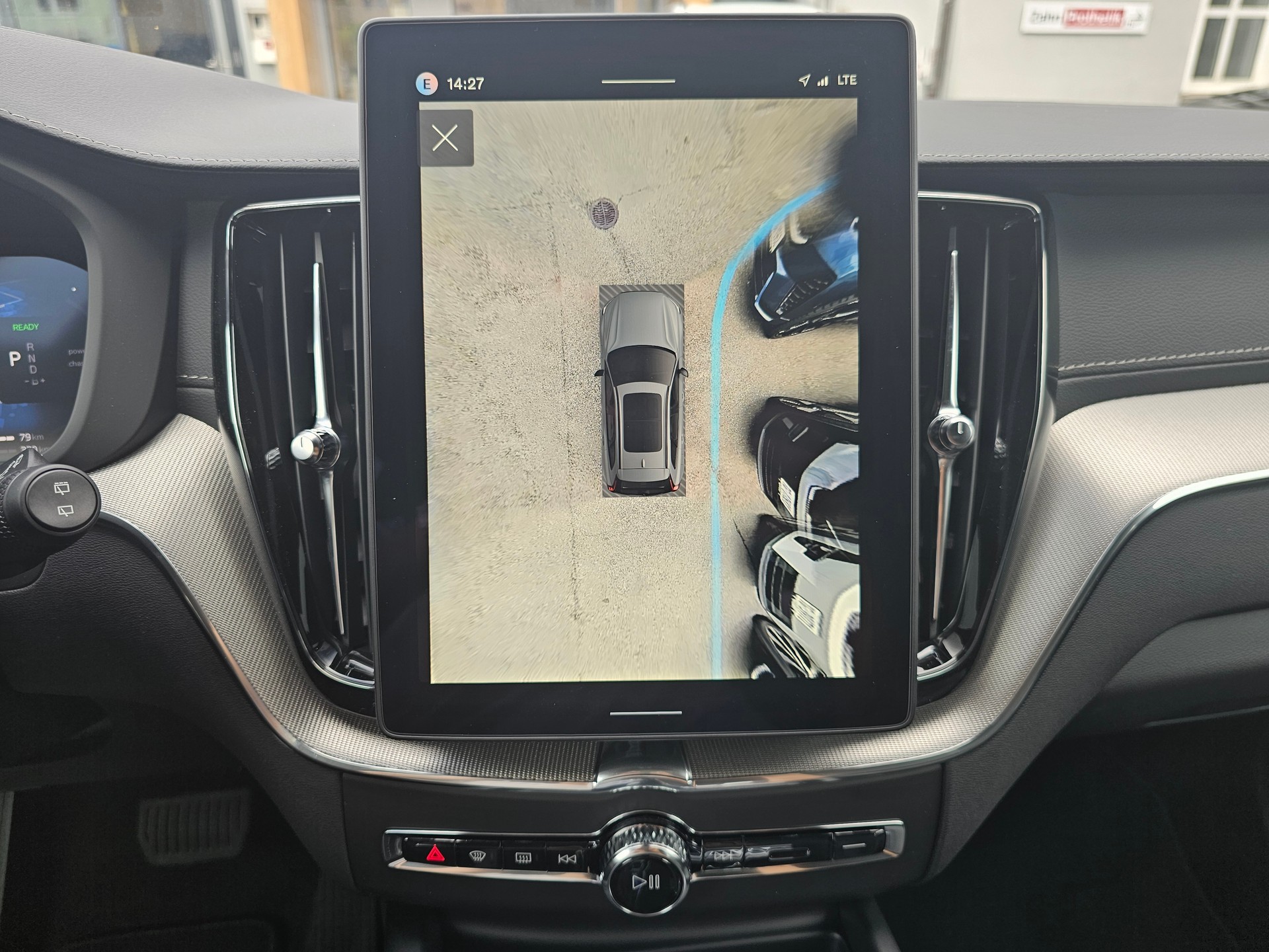 VOLVO XC60 T8 eAWD PluginHybrid Black Edition Geartronic-image-13