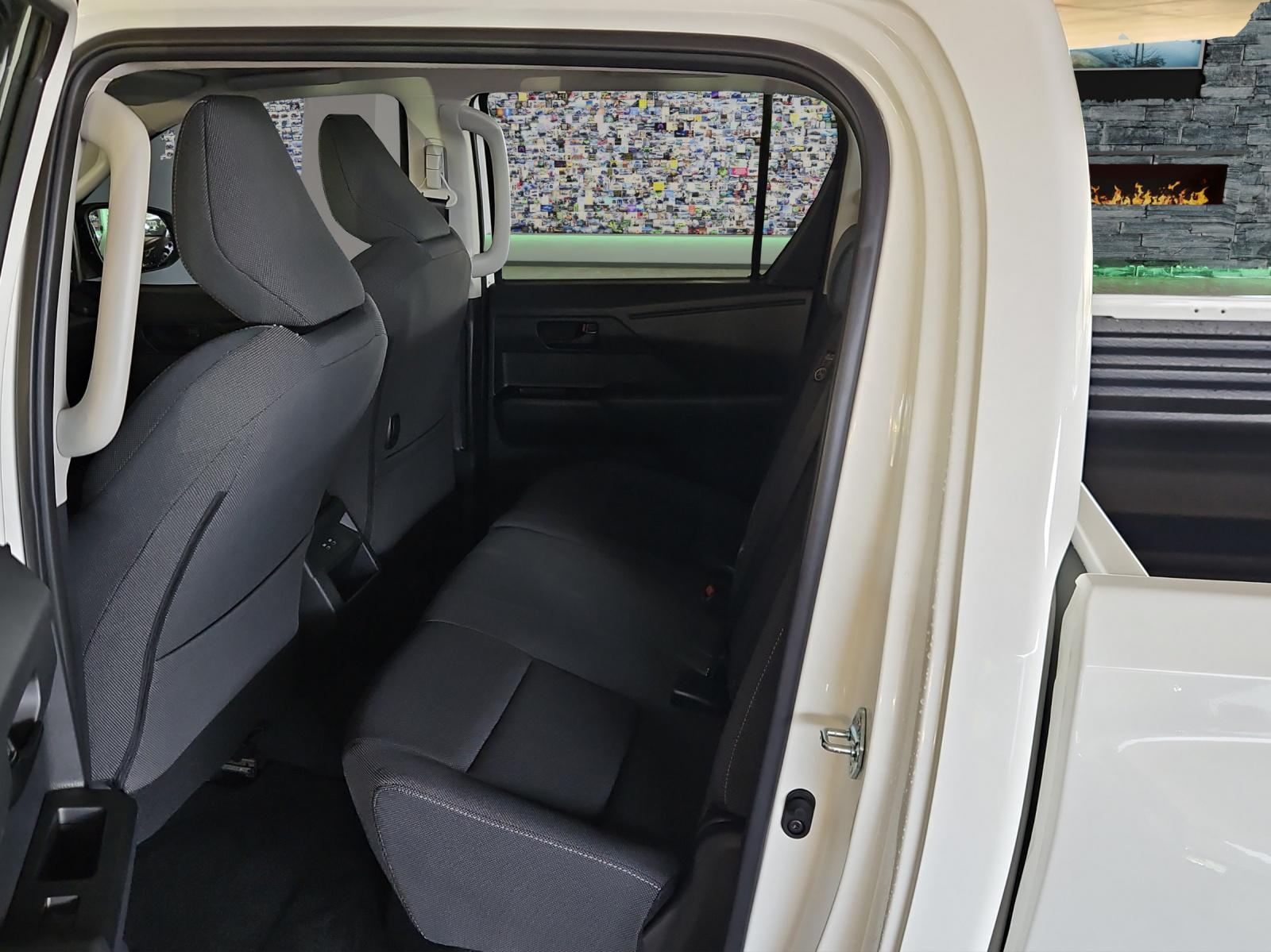 TOYOTA Hilux Double Cab.-Pick-up 59KWh Comfort-image-9