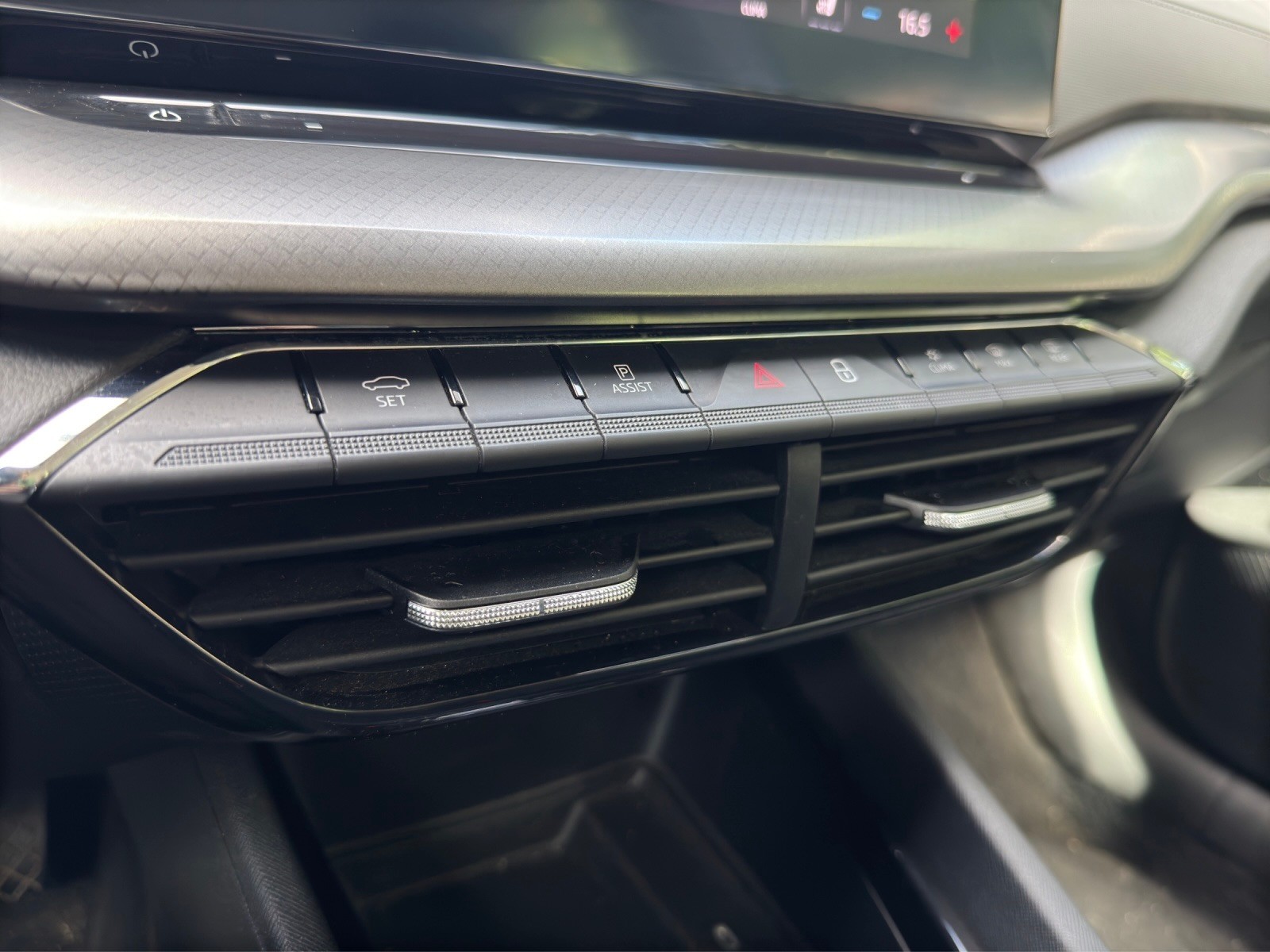 SKODA Octavia Combi 2.0 TDI DSG Ambition 4x4-image-19